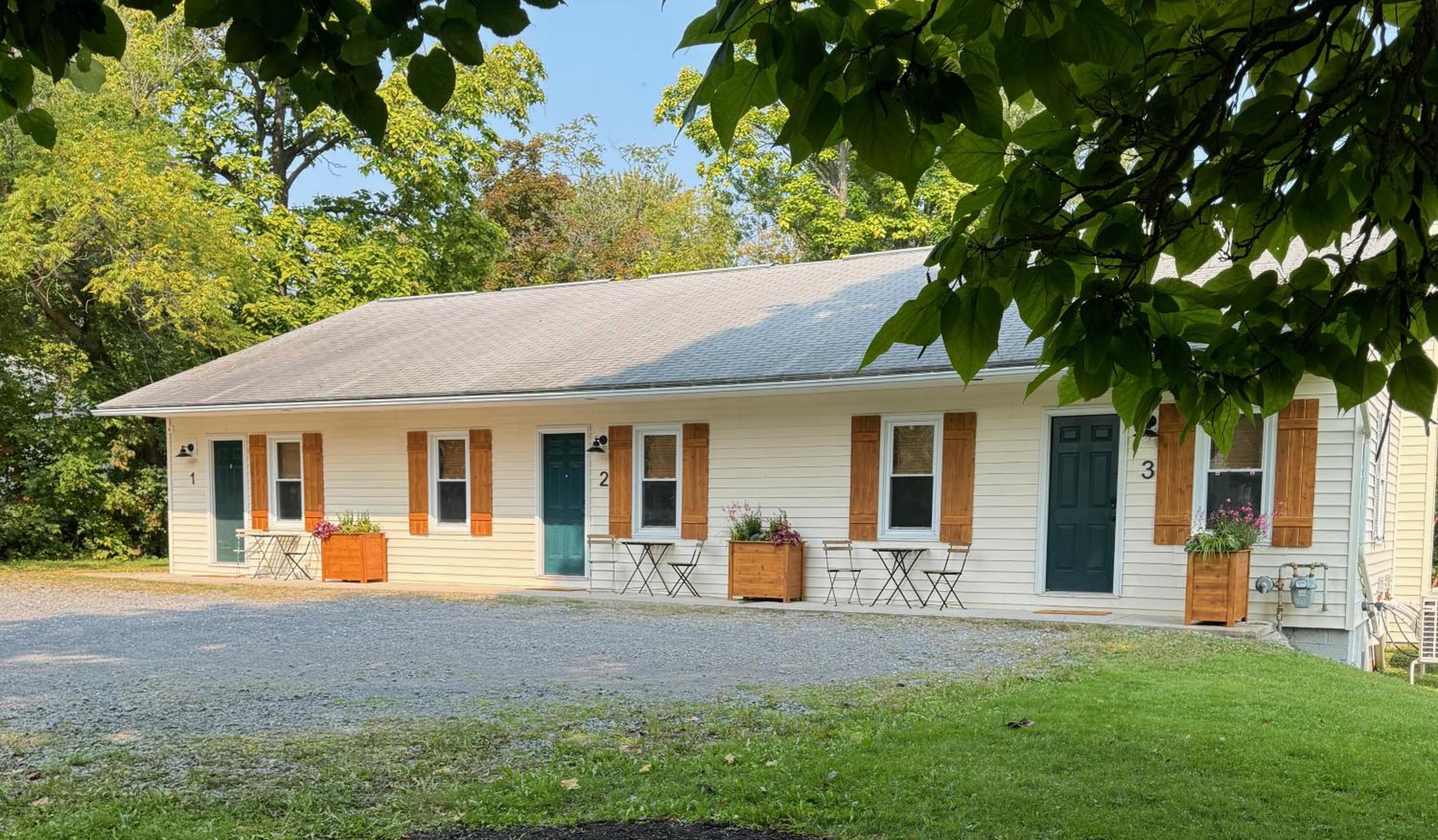 Deluxe Bungalow - Photo 10