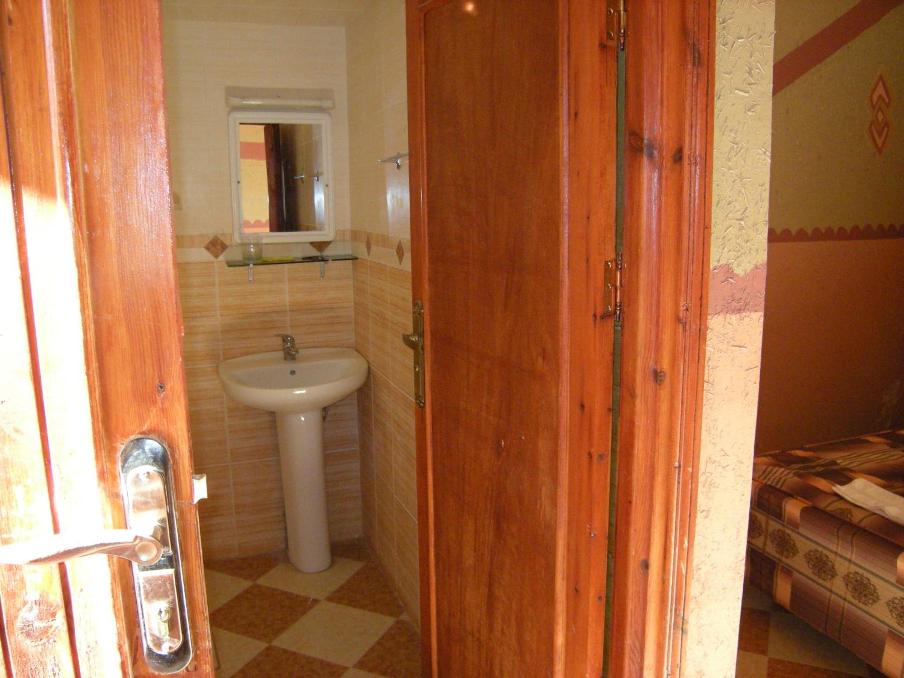 Standard Triple Room - Photo 6