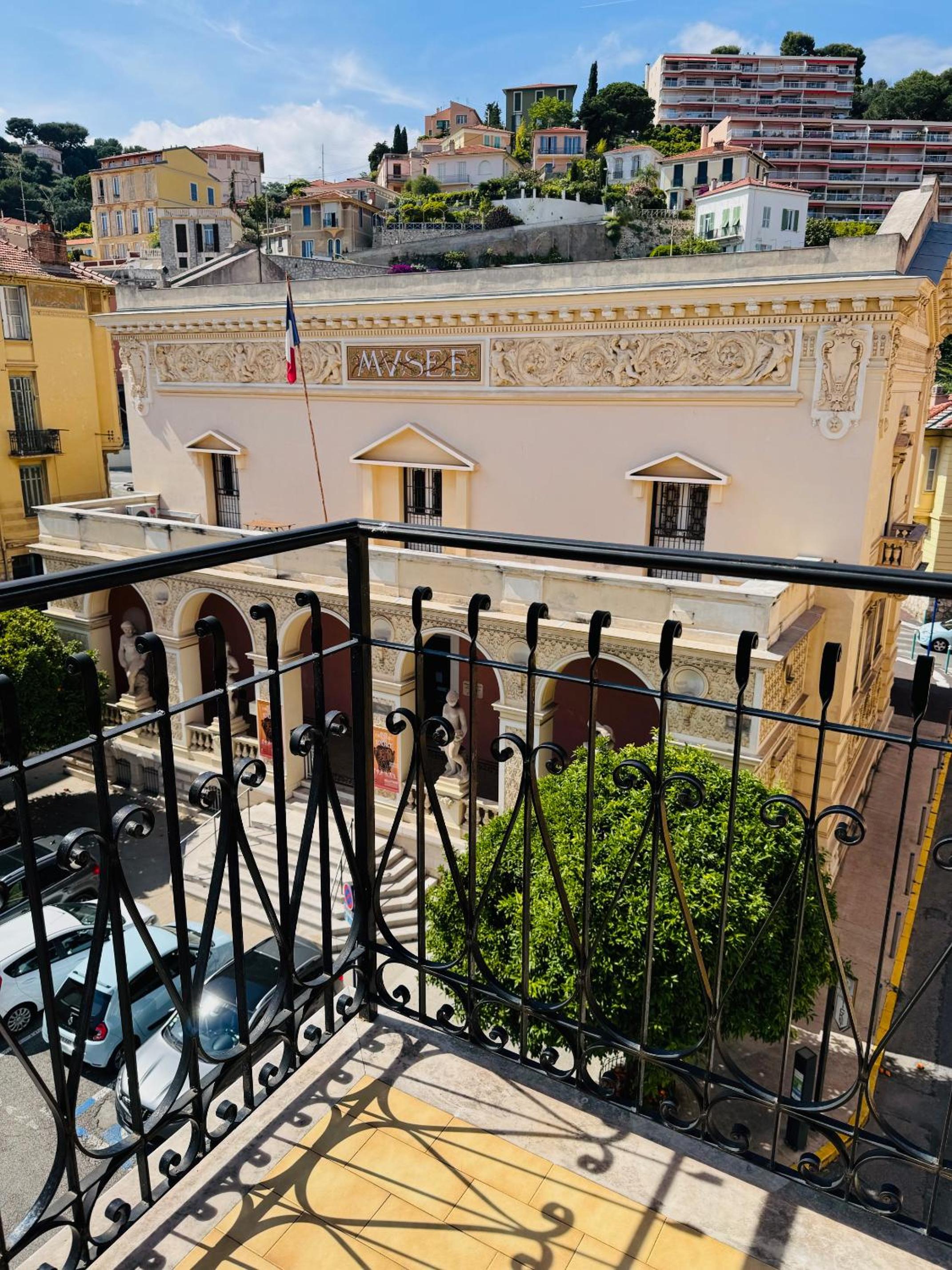 Camelia Room - Premium with Balcony - Photo 4