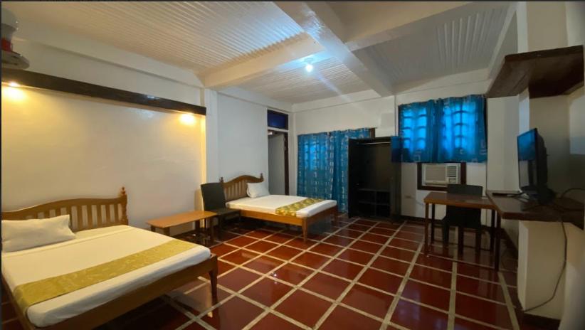 Quadruple Room With Private Bathroom