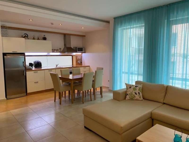 Villa photo 2