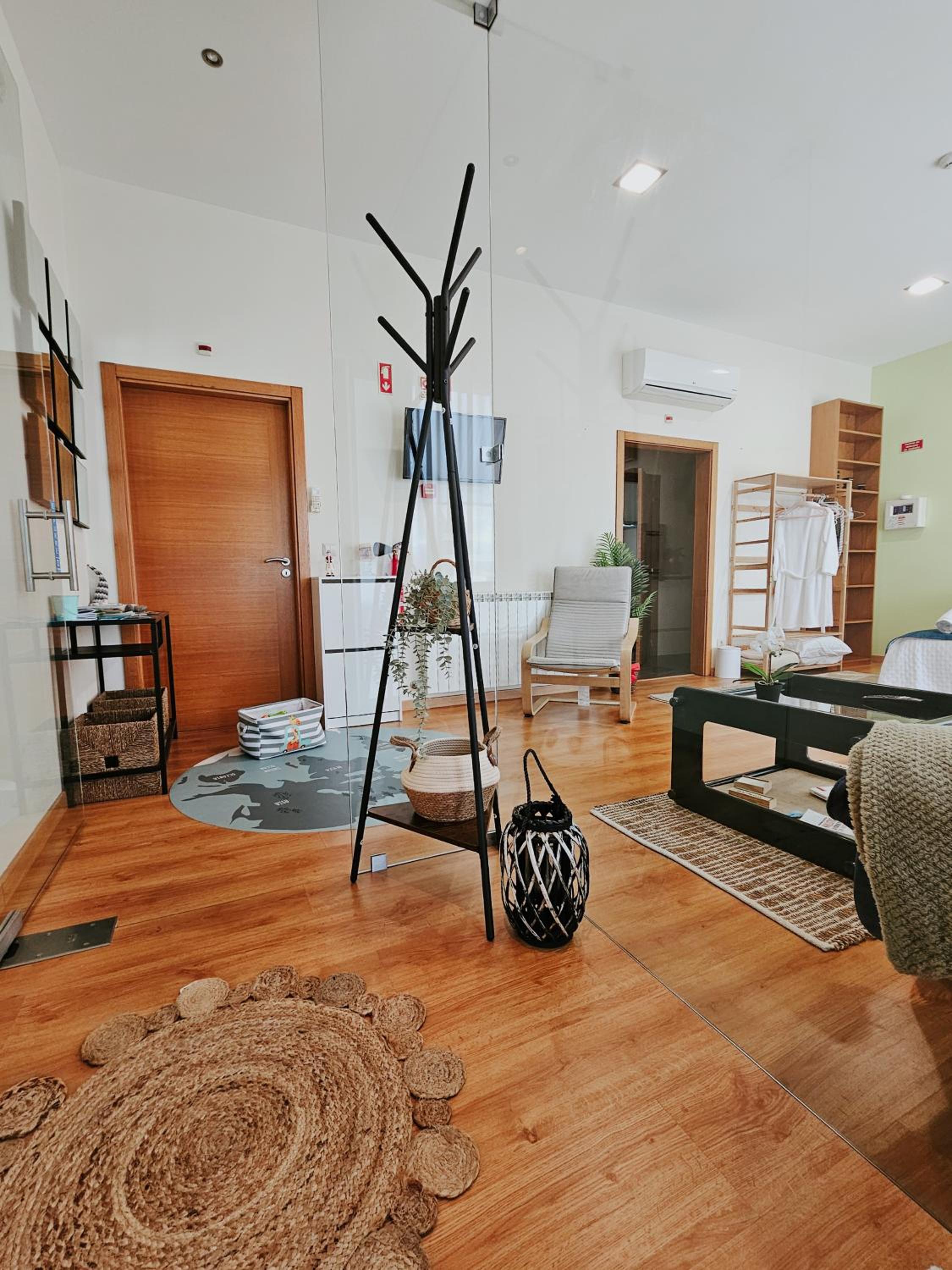 One-Bedroom Apartment photo 1
