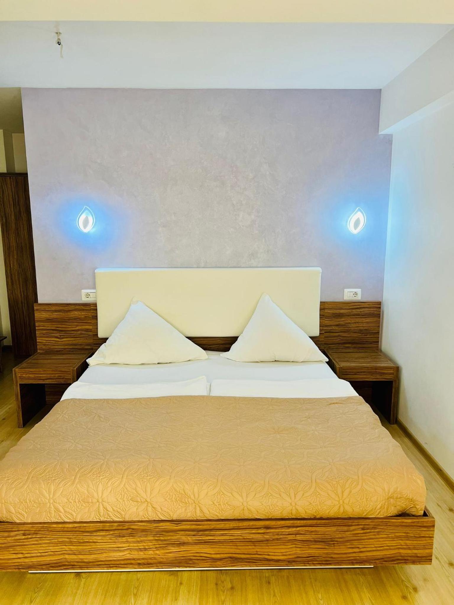 Deluxe Double or Twin Room photo 3