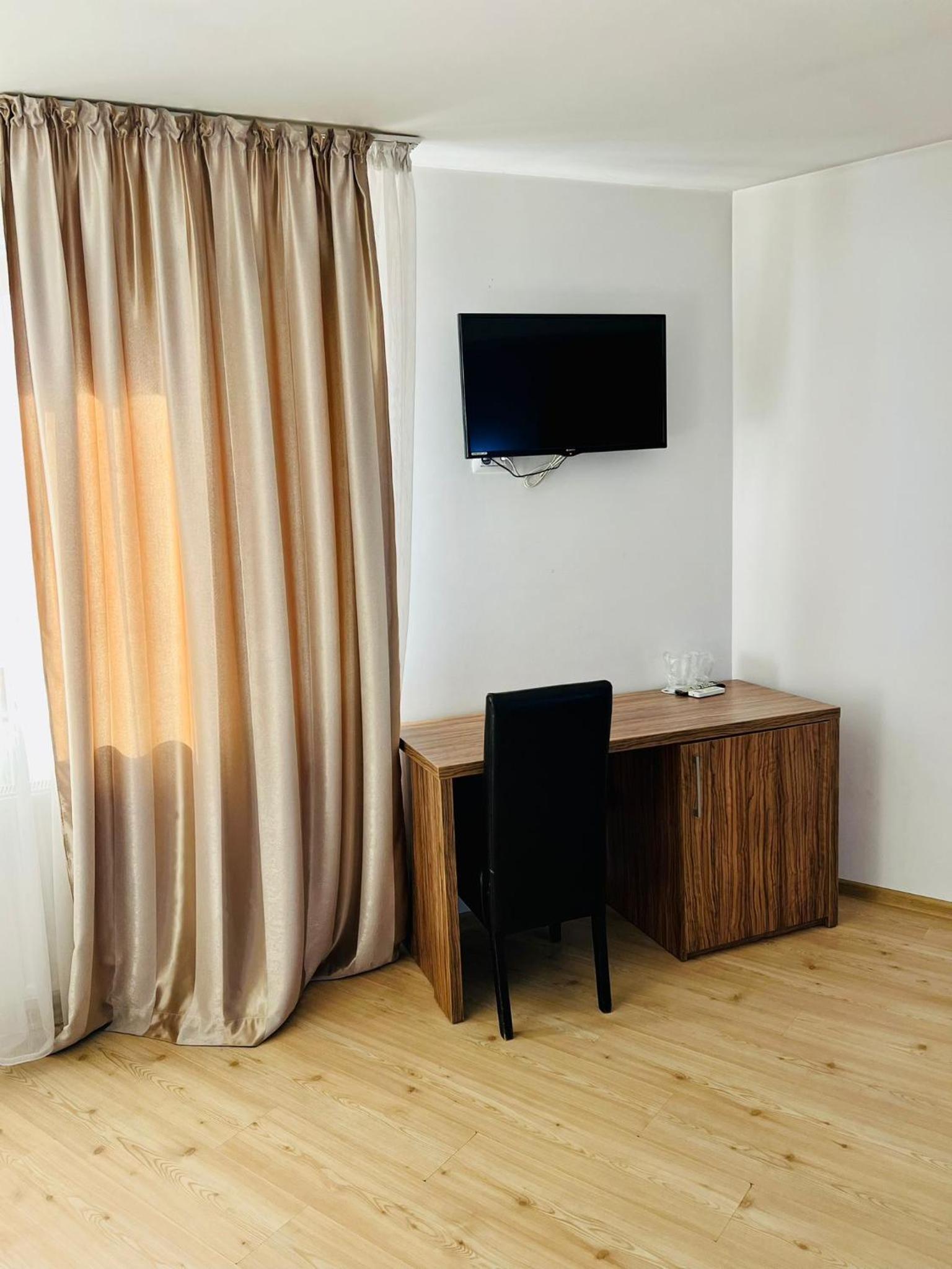 Deluxe Double or Twin Room photo 2