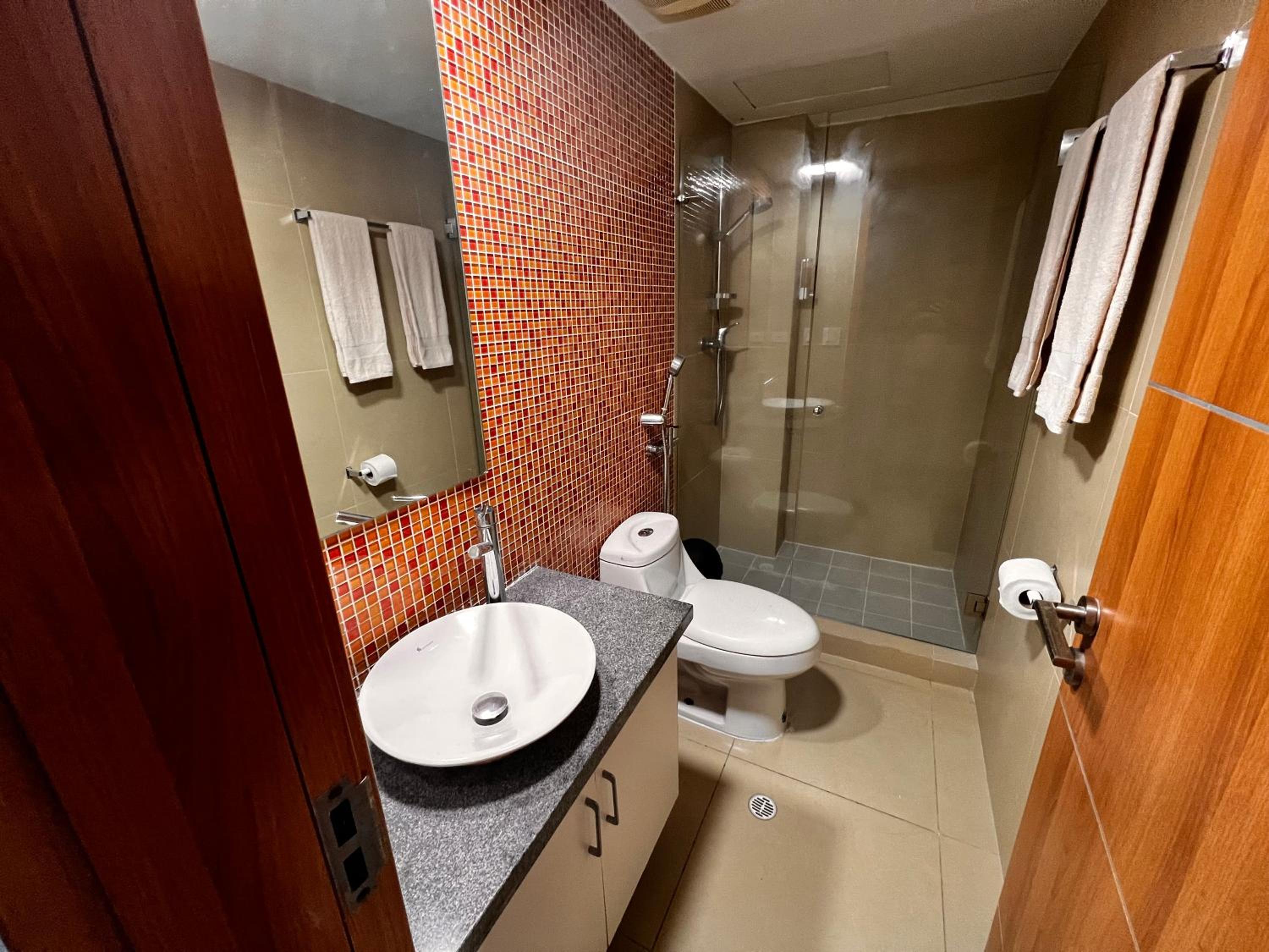 Two-Bedroom Apartment with Pool View photo 2