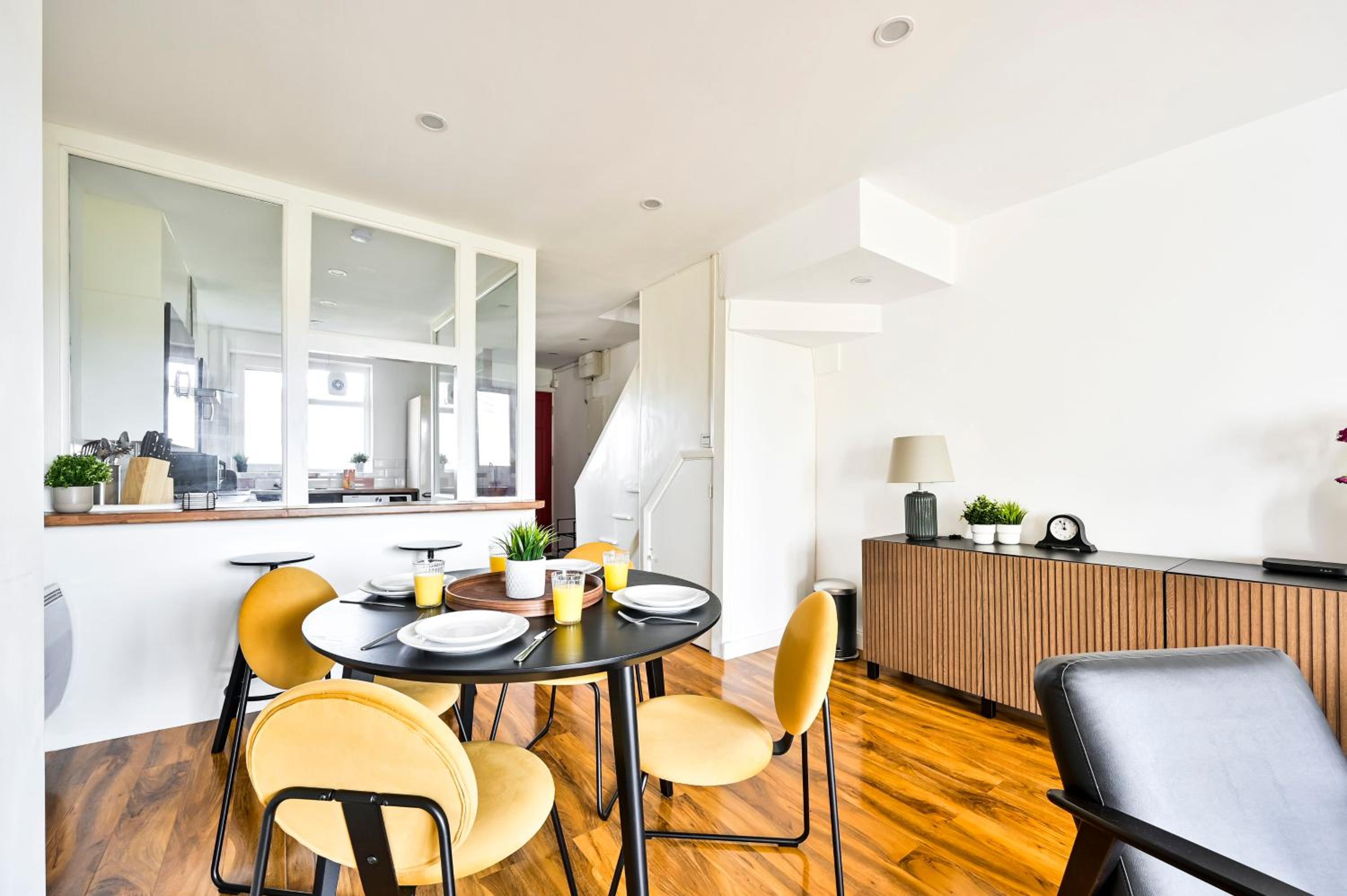Two-Bedroom Superior Apartment photo 2