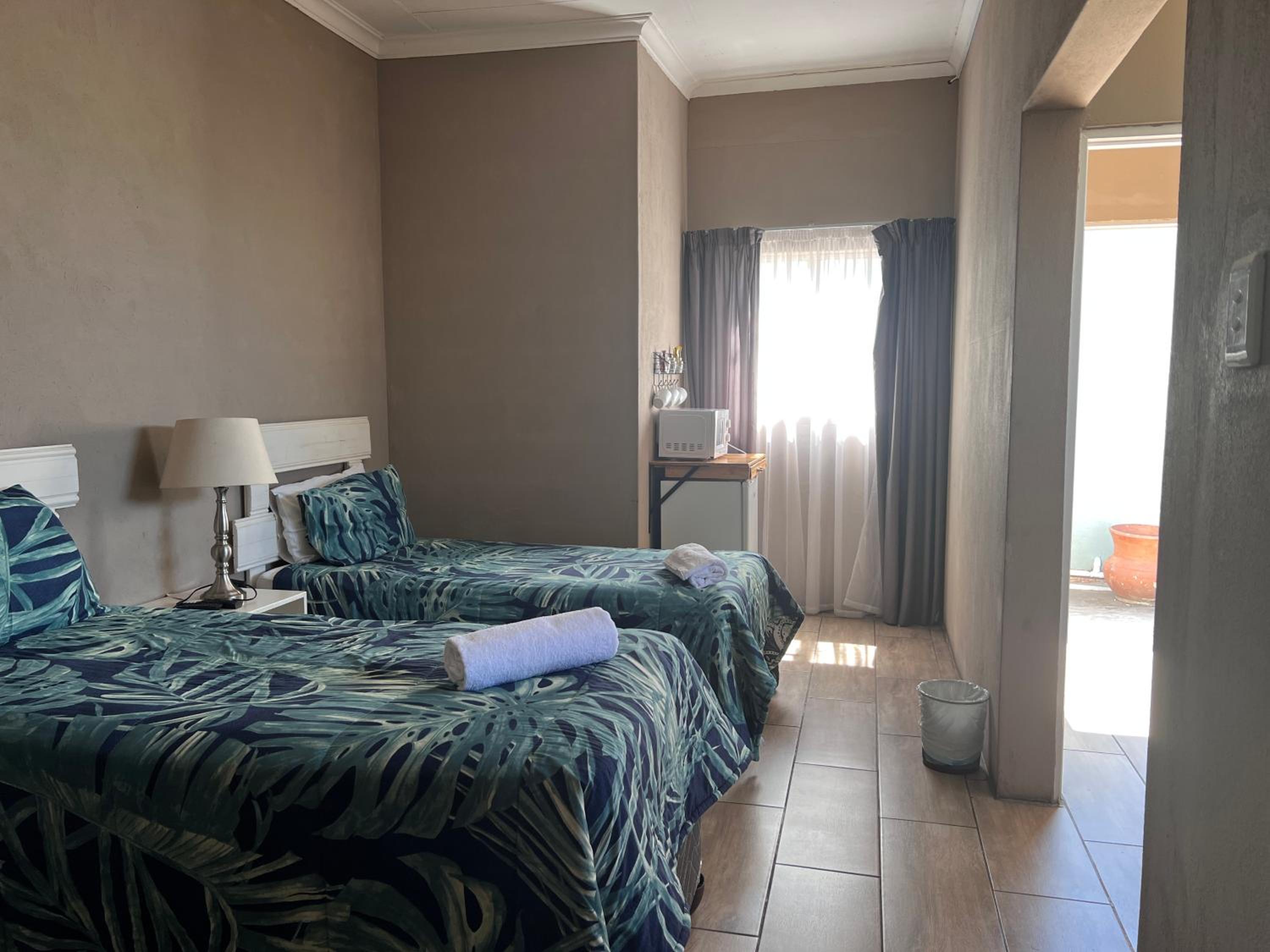 Standard Twin Room - Photo 2