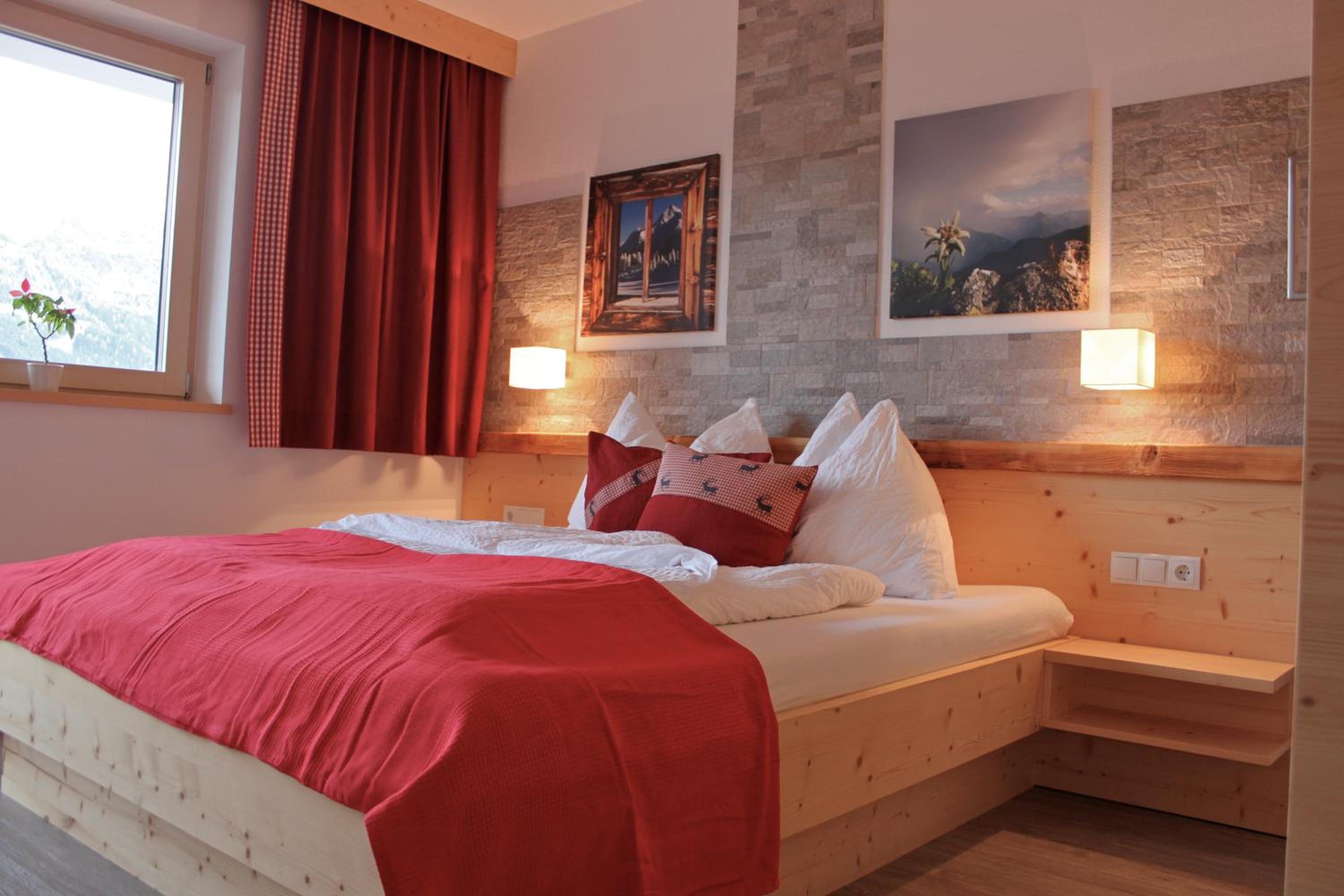 Three-Bedroom Apartment with Balcony photo 1