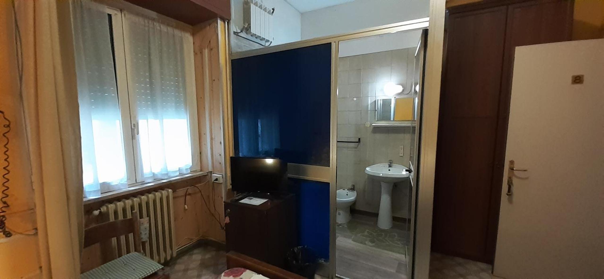 Budget Twin Room photo 3