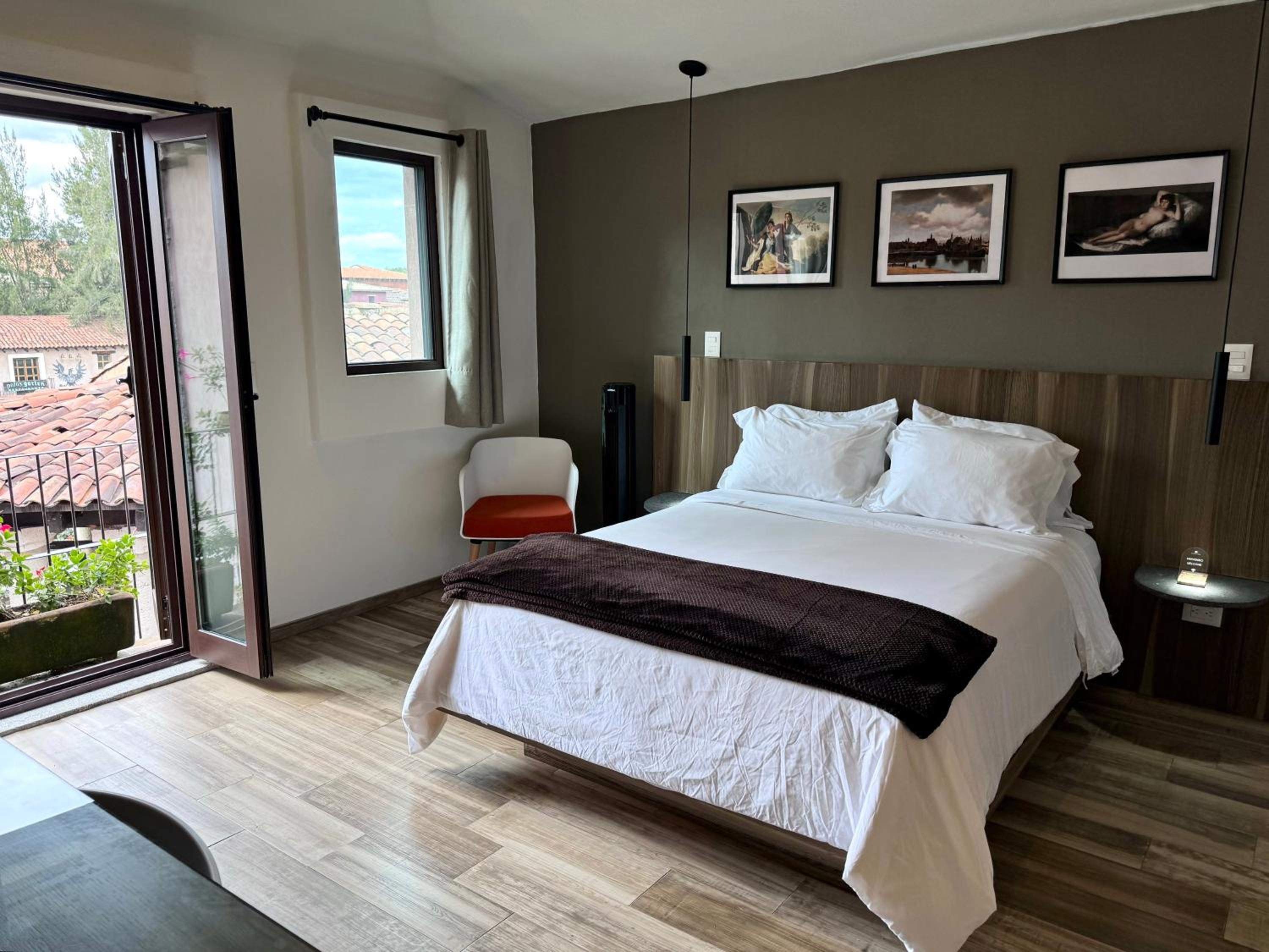 One-Bedroom Apartment photo 1