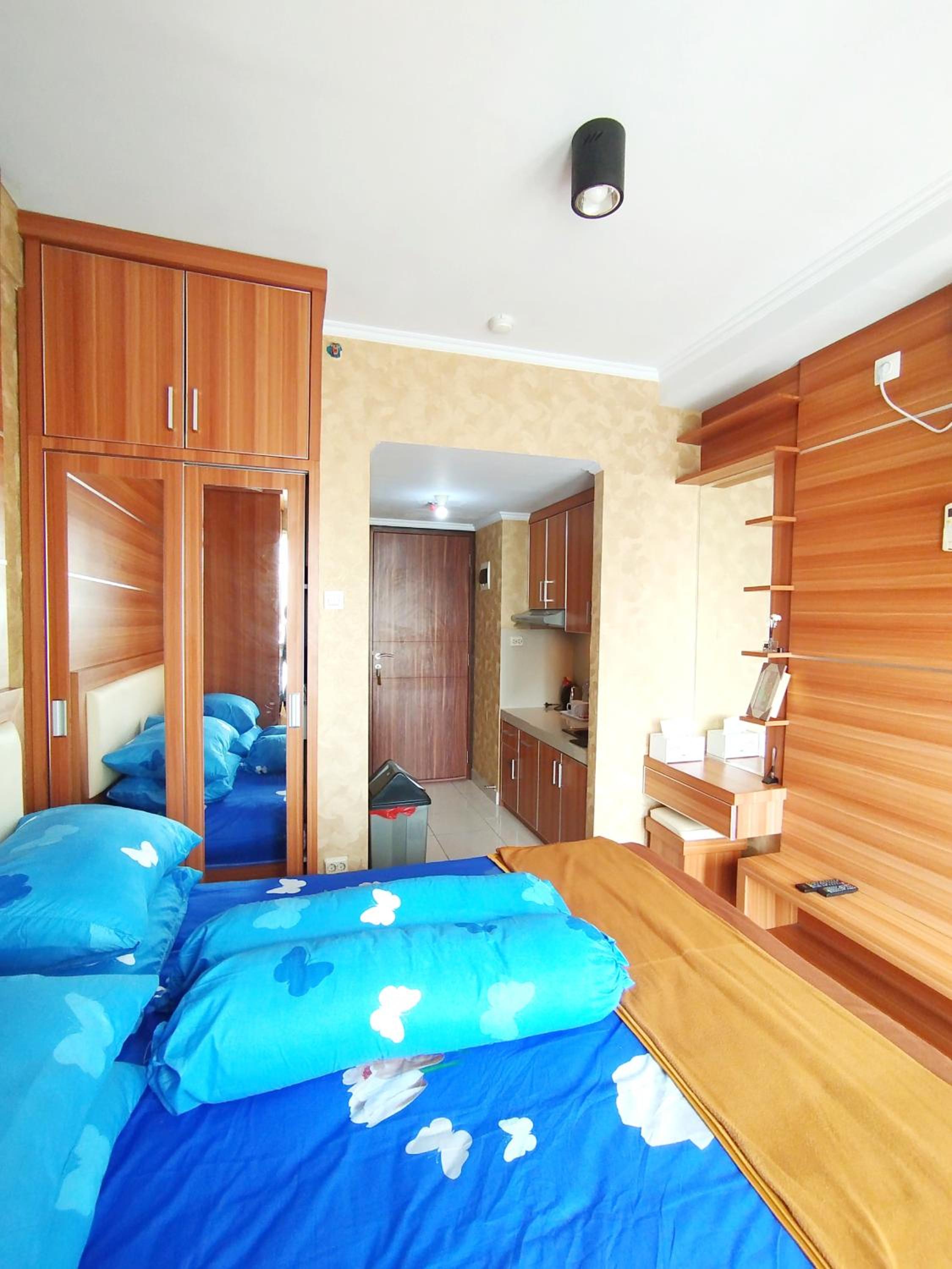 One-Bedroom Apartment photo 1