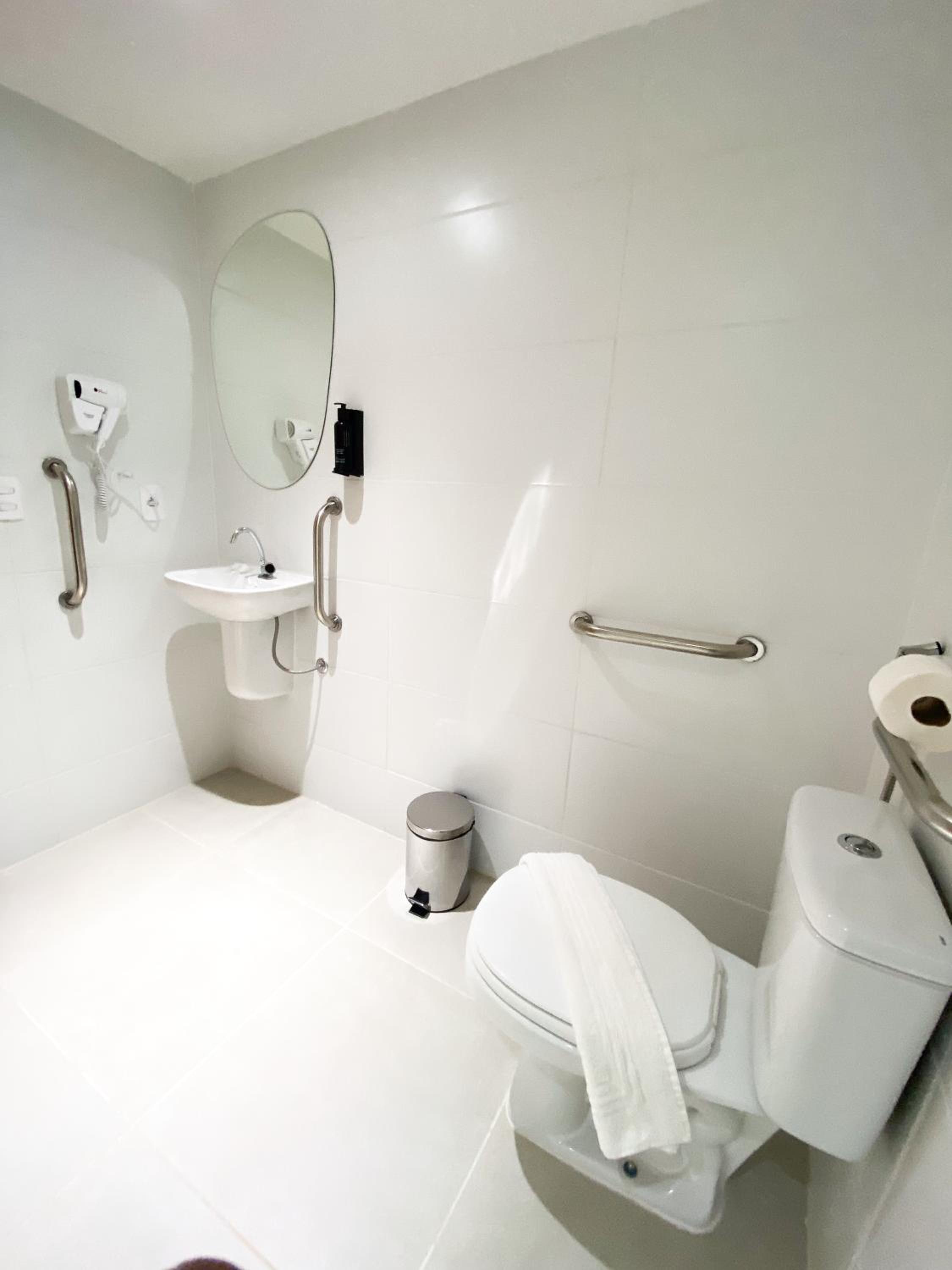 Double Room - Disability Access photo 3