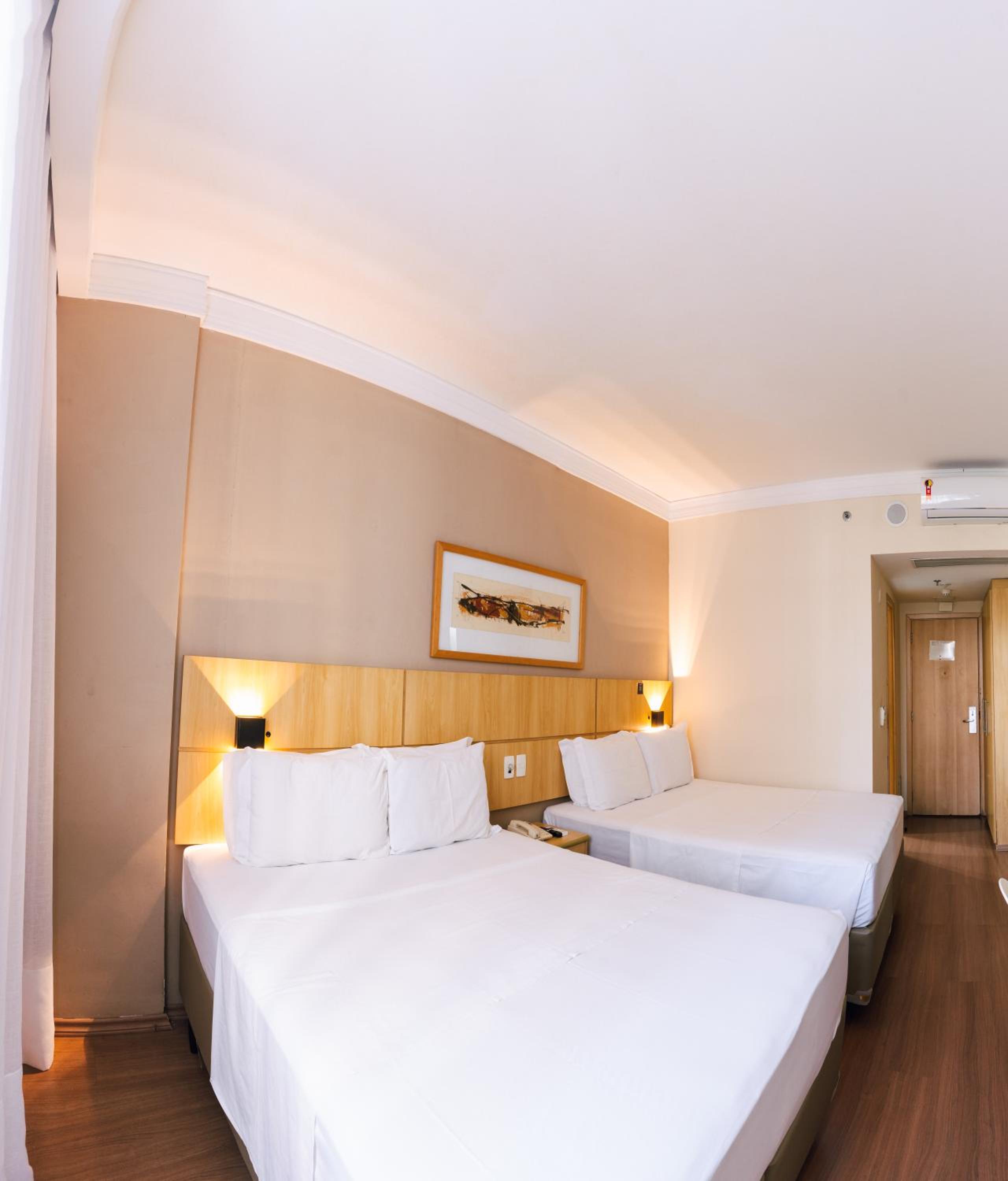 Queen Room with Two Queen Beds photo 1