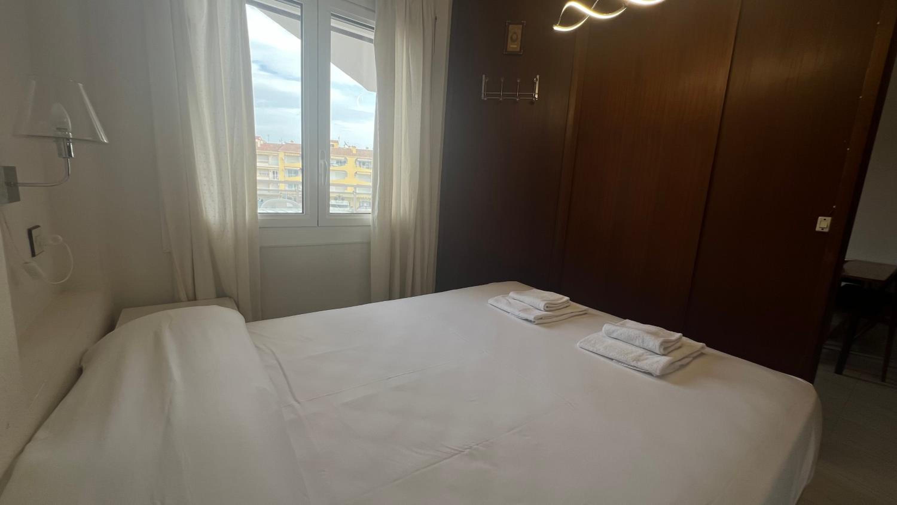 Apartamento de una habitación con balcón y vista al mar