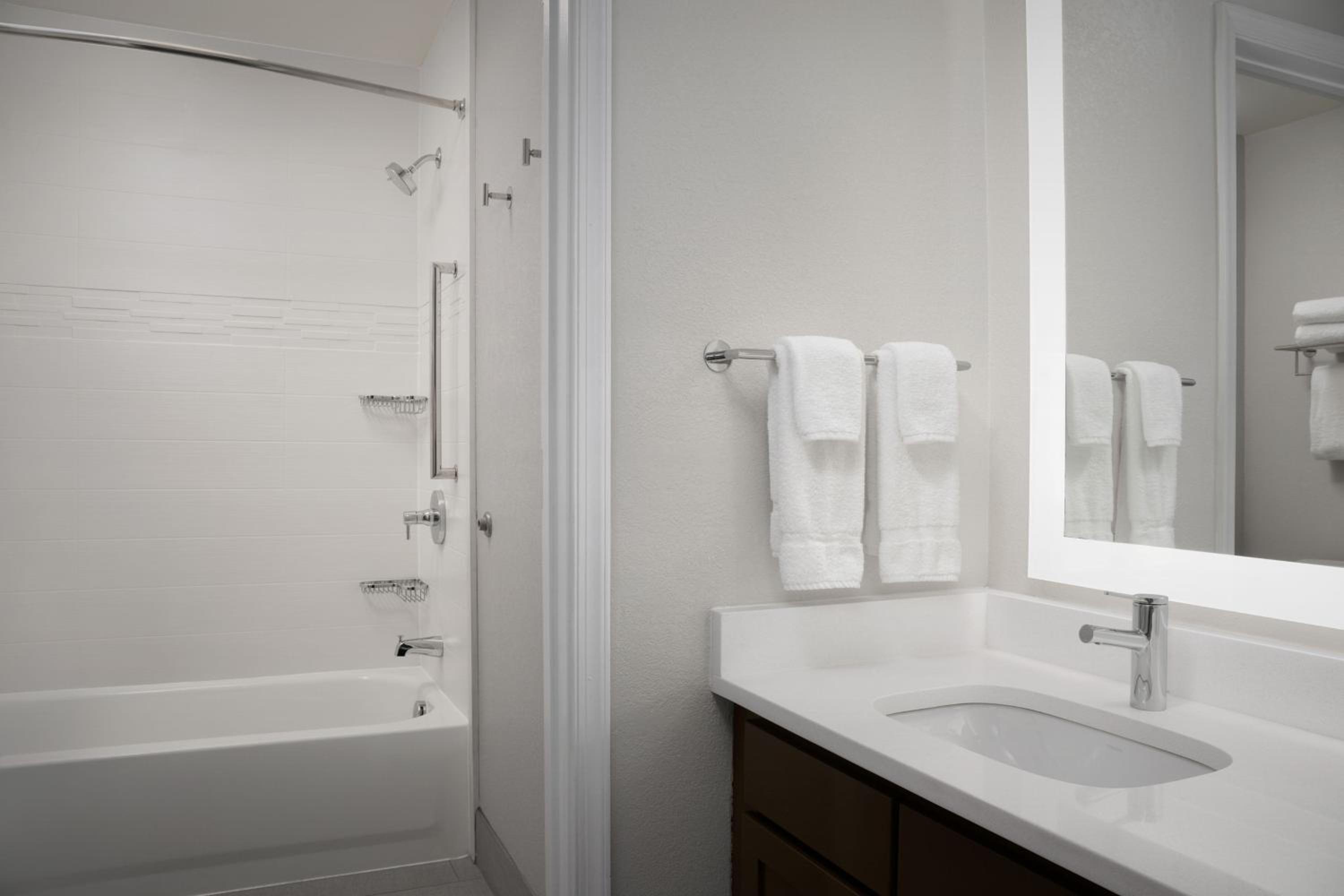 Two-Bedroom Suite - Photo 6