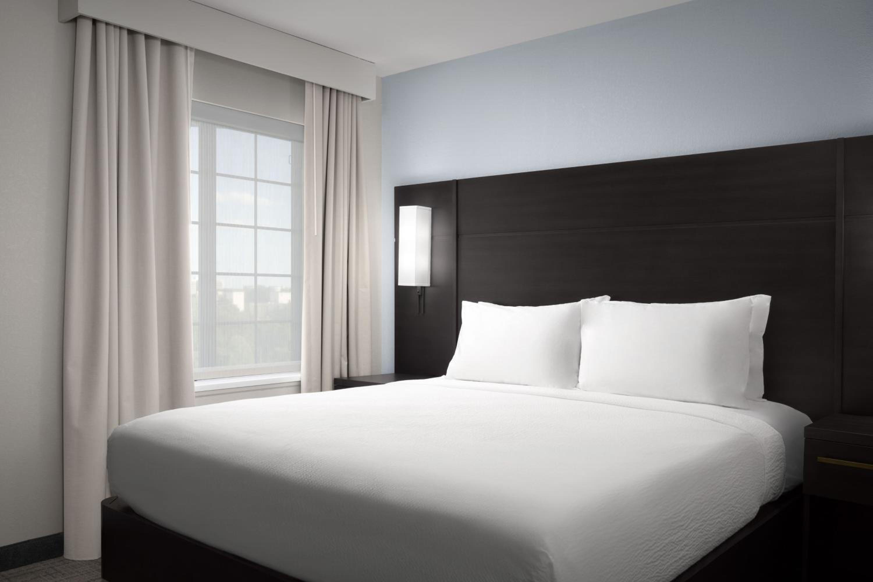Two-Bedroom Suite - Photo 4
