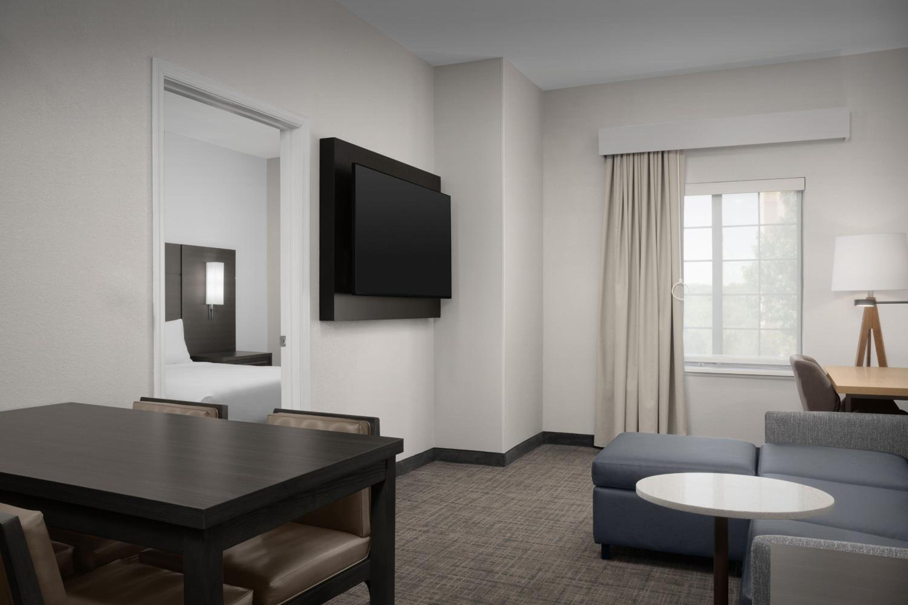 One-Bedroom King Suite with Sofa Bed  - Photo 2