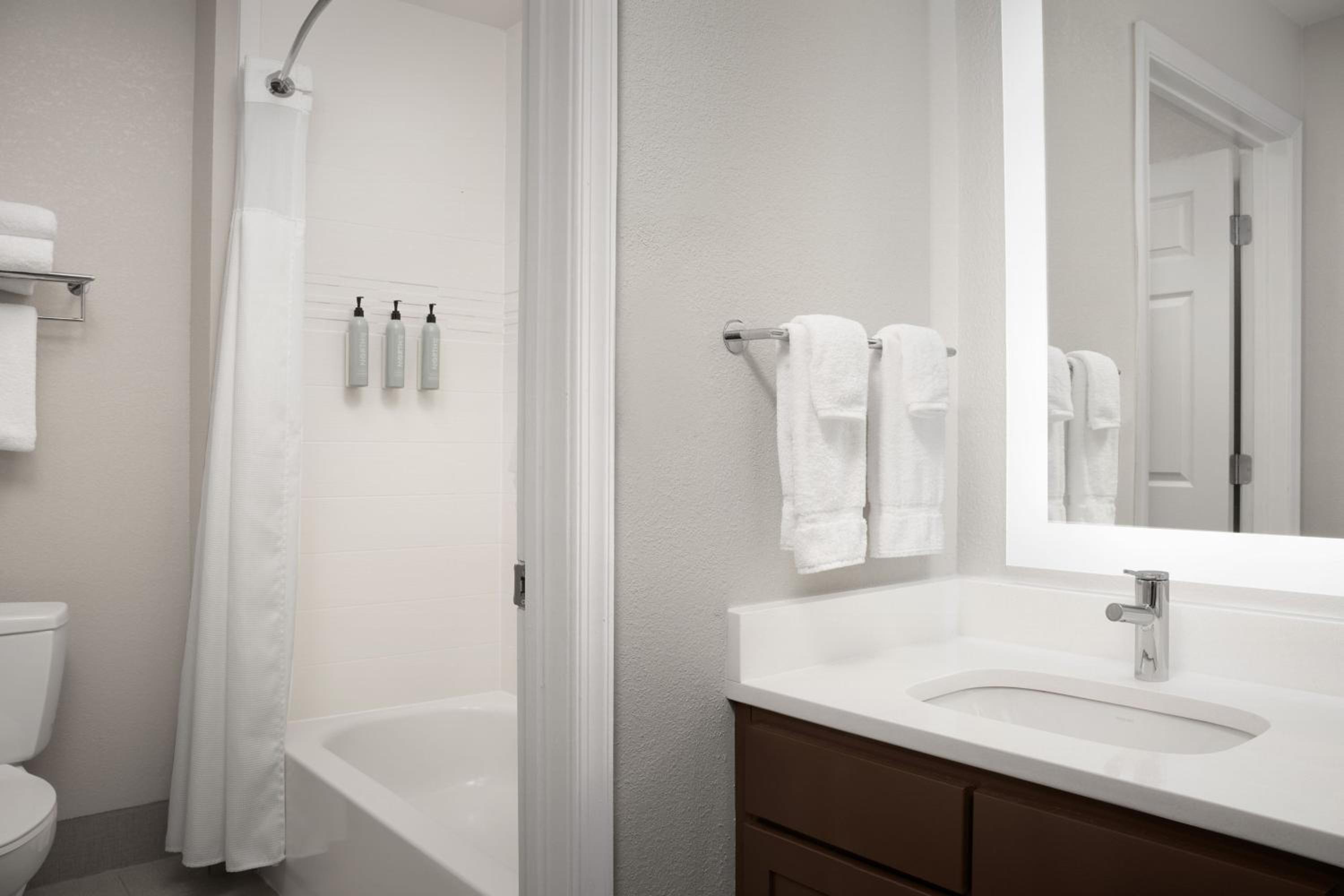 Two-Bedroom Suite - Photo 5
