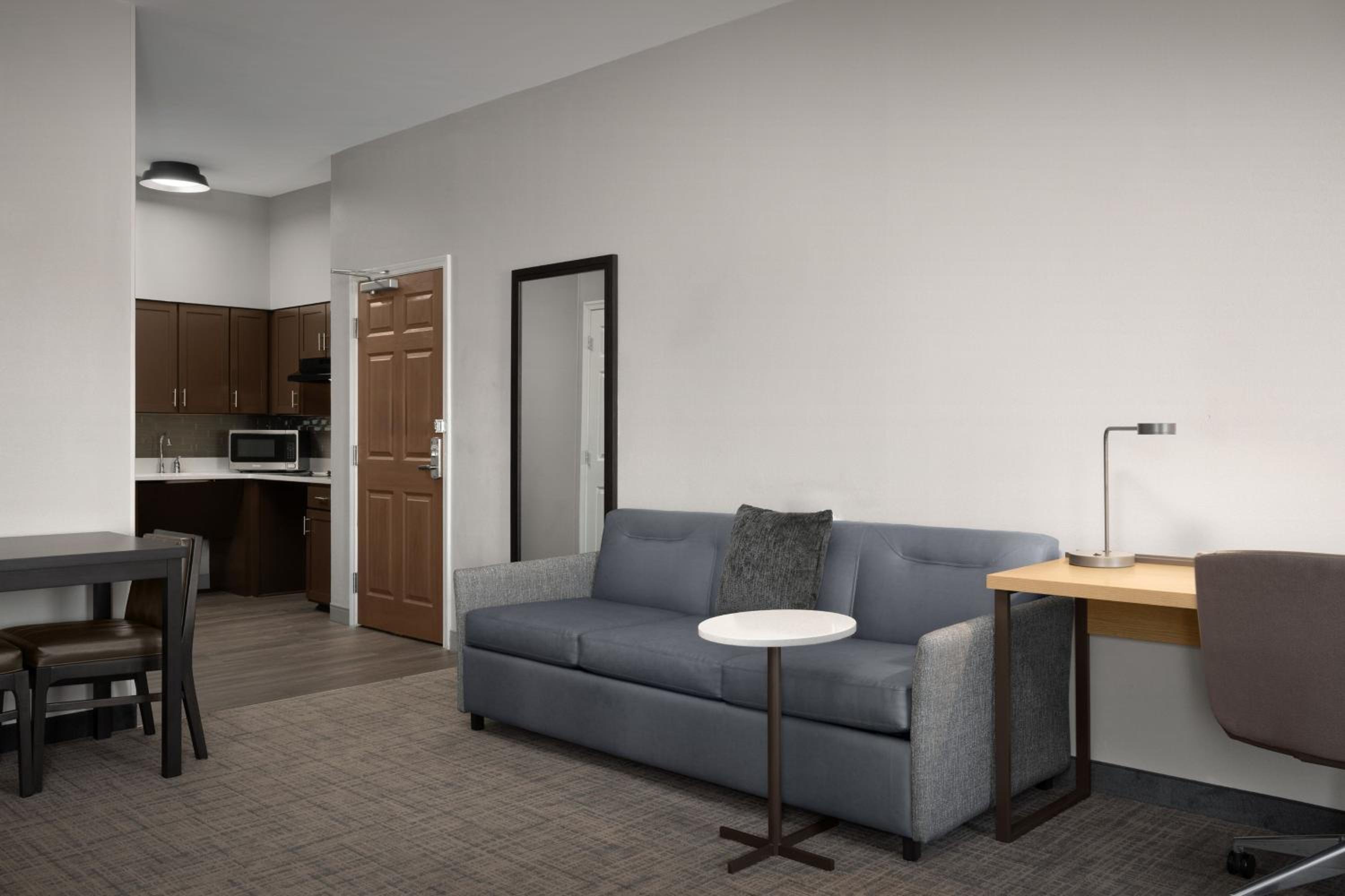 King Studio with Sofa Bed - Photo 7