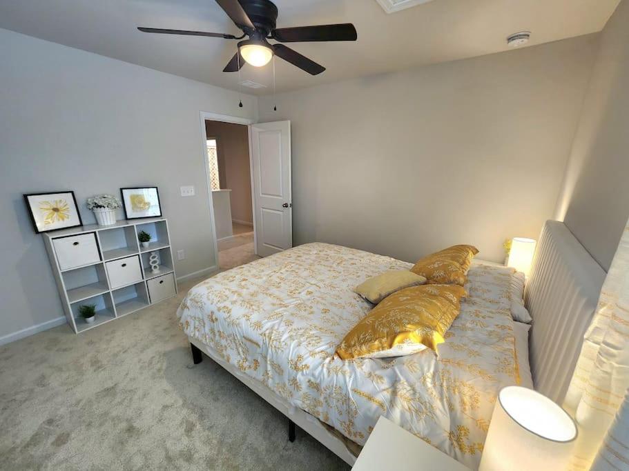 Four-Bedroom House photo 2
