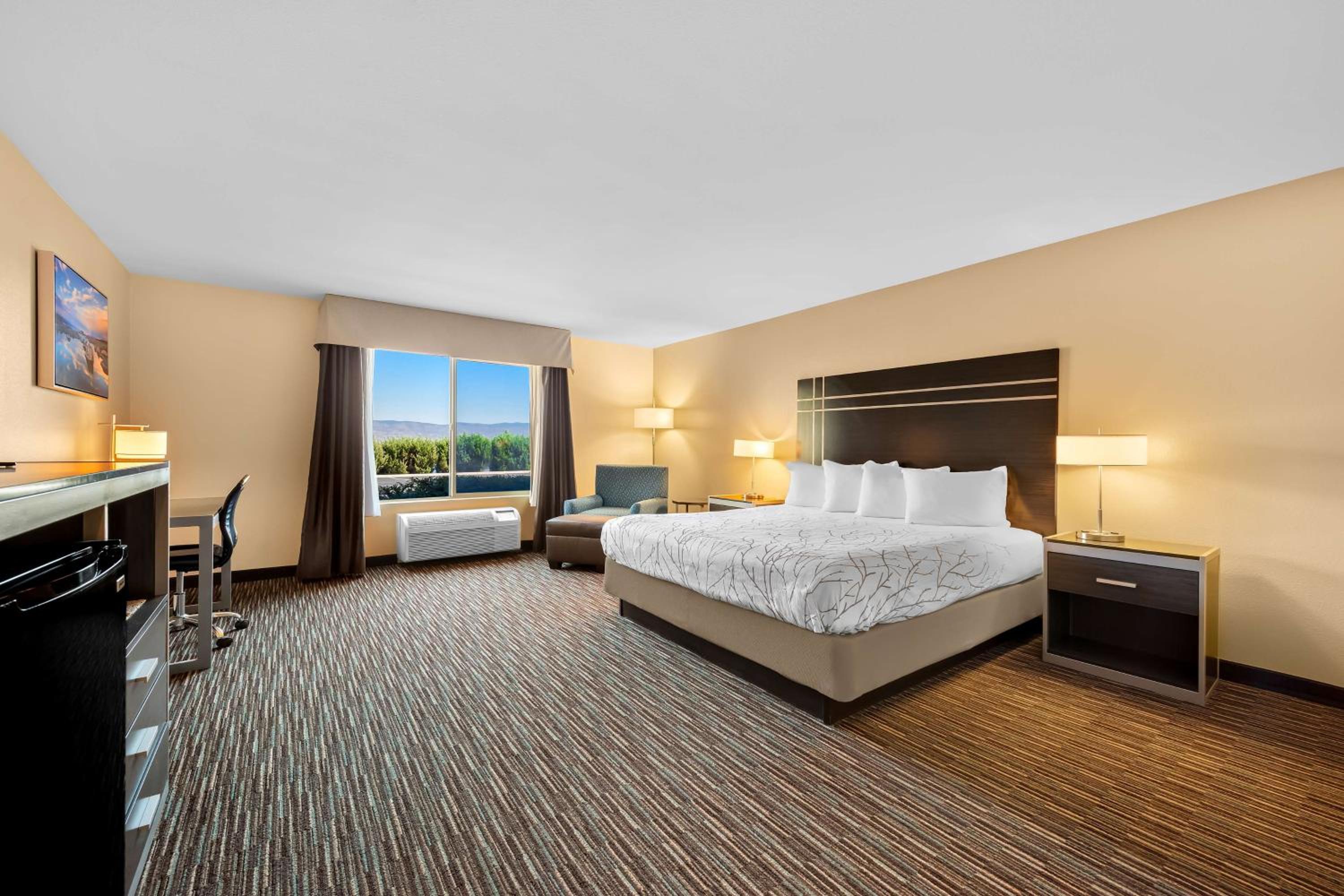 King Room with Partial View - Non-Smoking photo 1