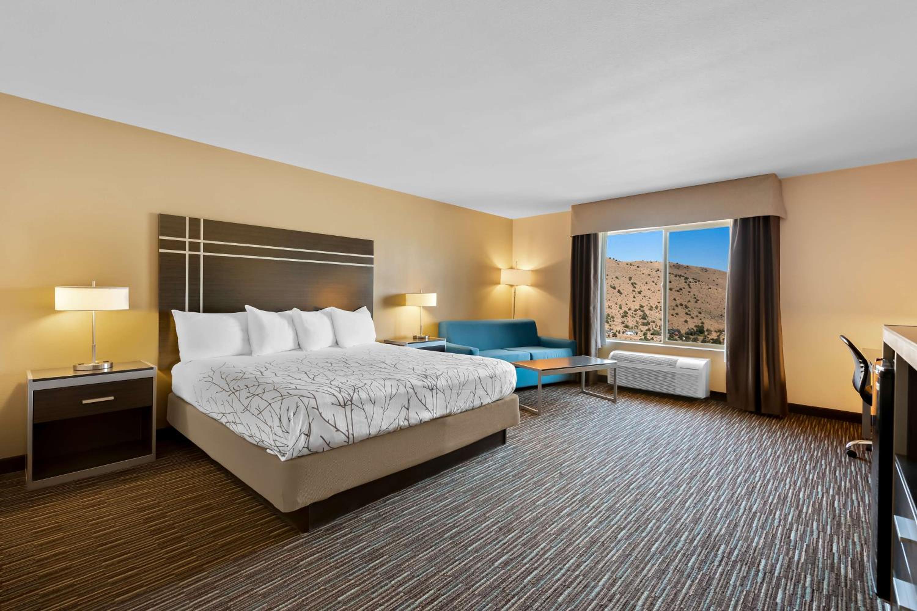 King Room with Lake and Mountain View - Non-Smoking photo 2