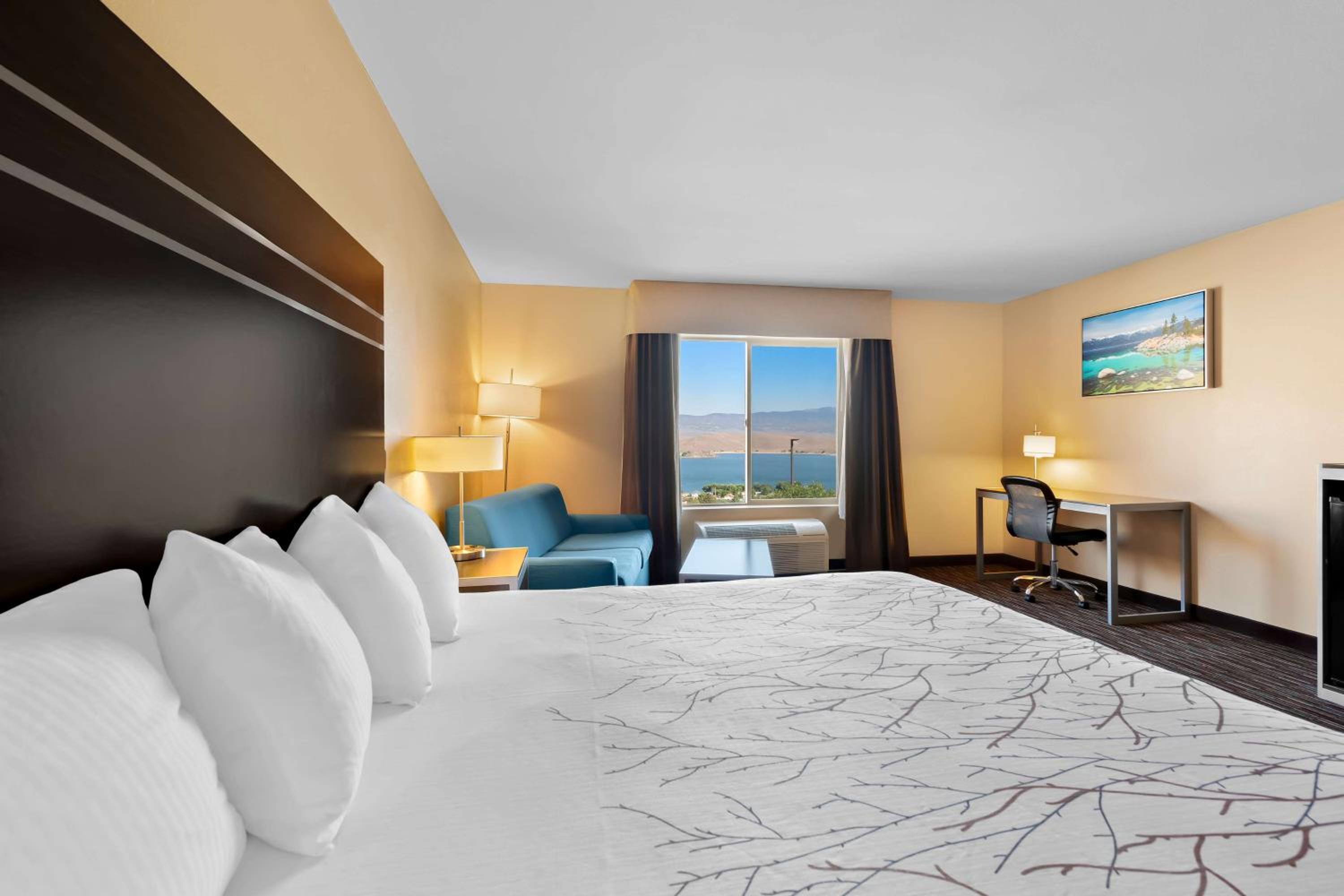 King Room with Lake and Mountain View - Non-Smoking photo 1