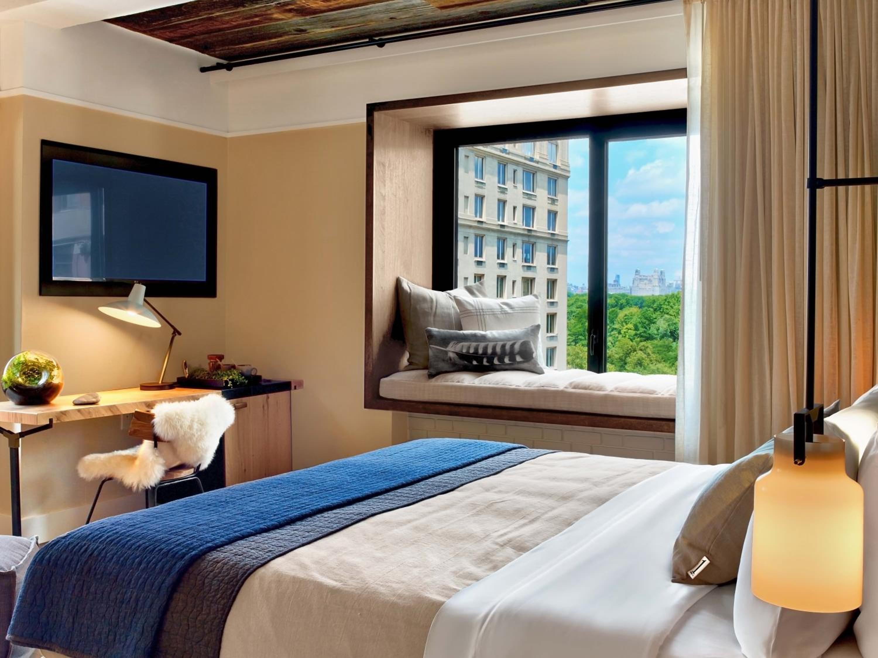 Superior King Room with Park View photo 2