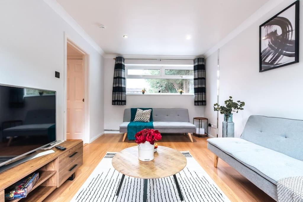 Three-Bedroom House photo 2