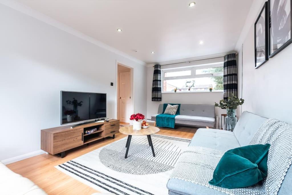Three-Bedroom House photo 1