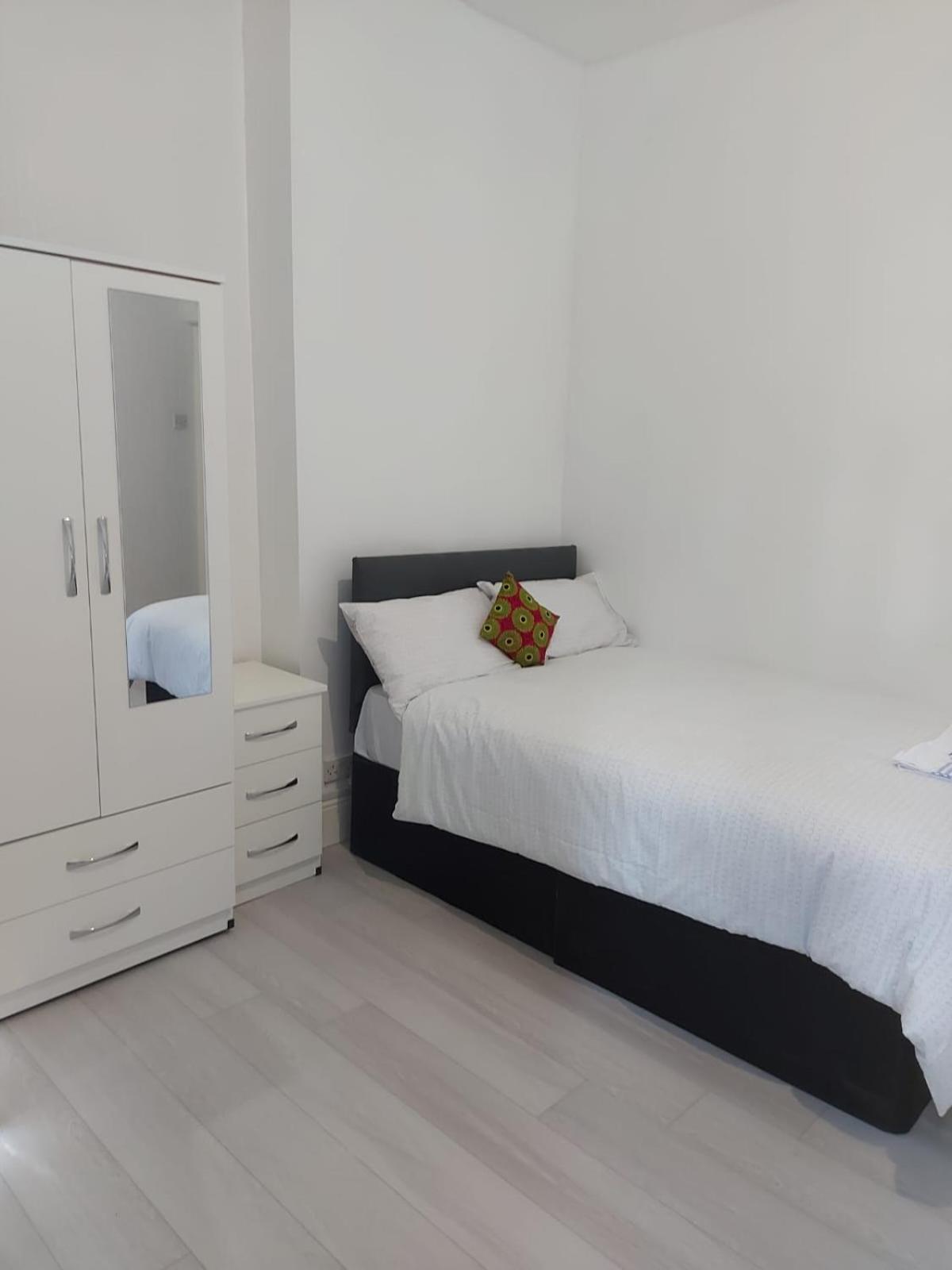 Double Room With Private Bathroom photo 1