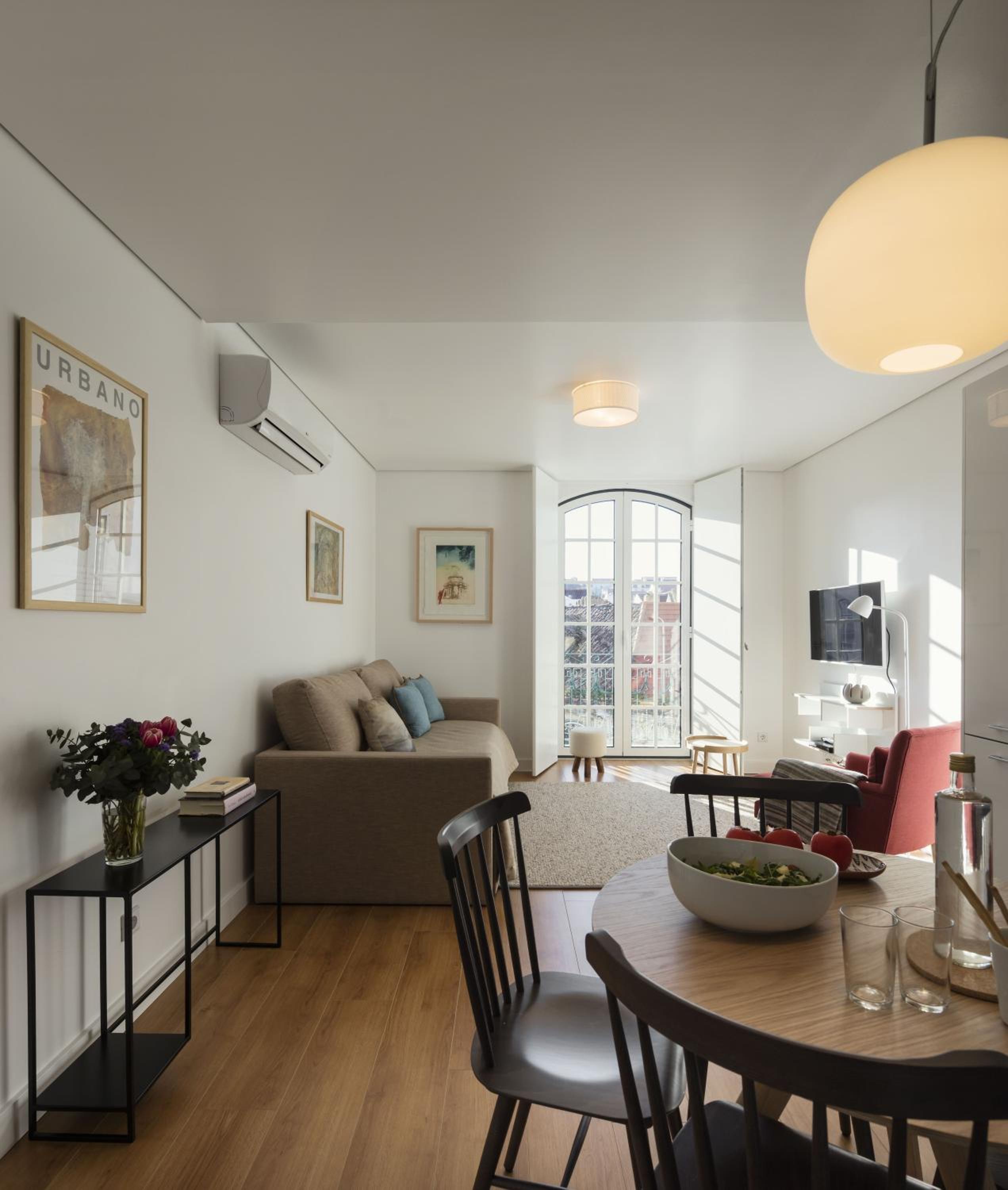 One-Bedroom Apartment photo 1