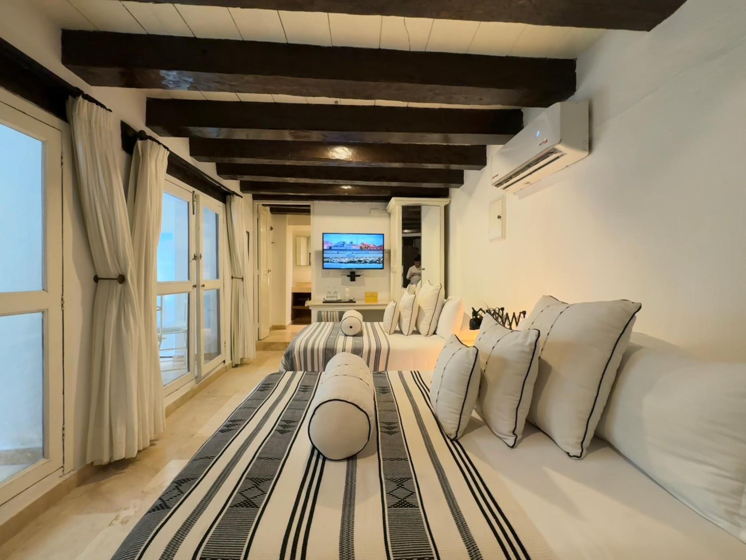 Junior Suite with Balcony photo 3
