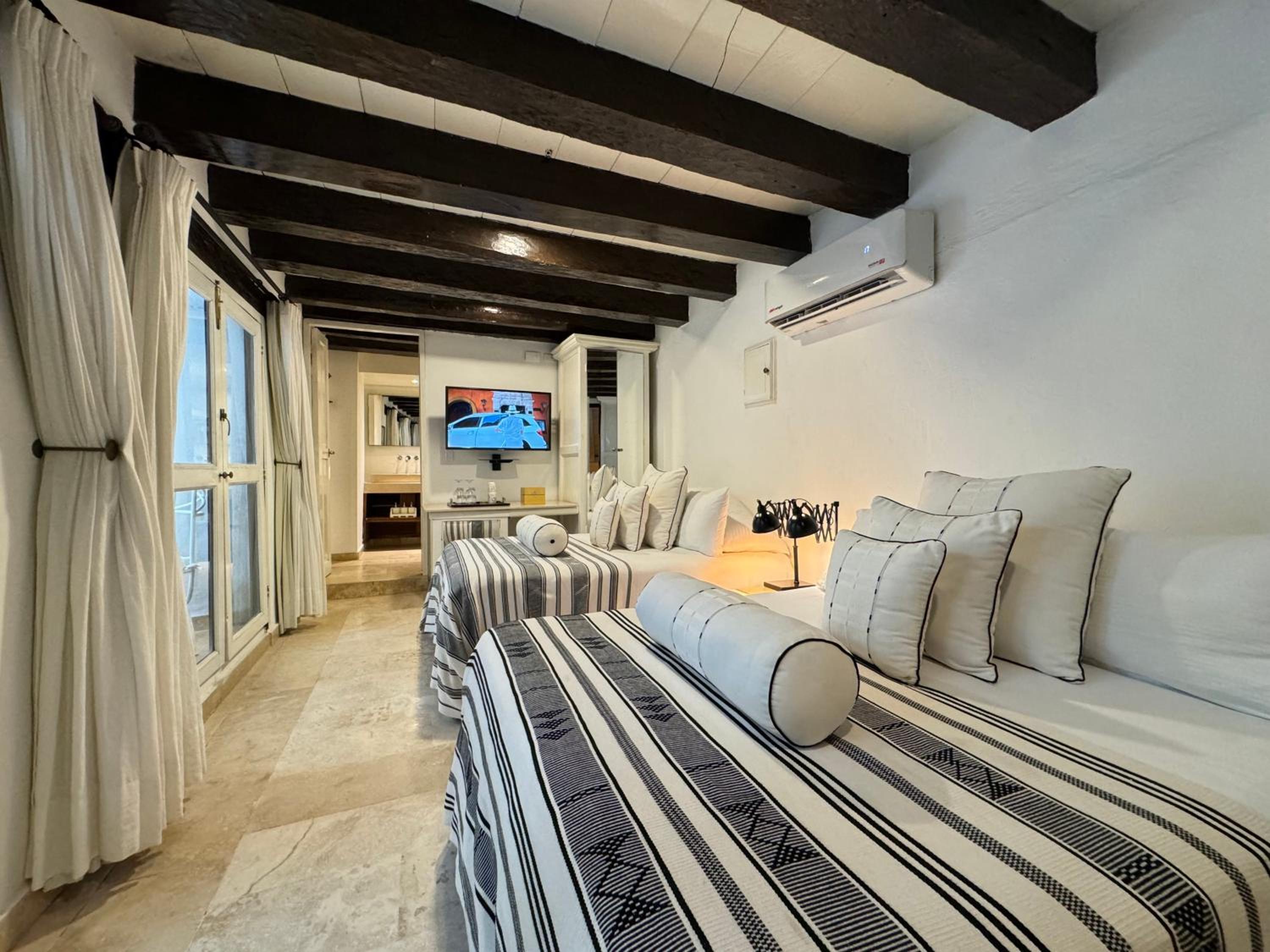 Junior Suite with Balcony photo 1