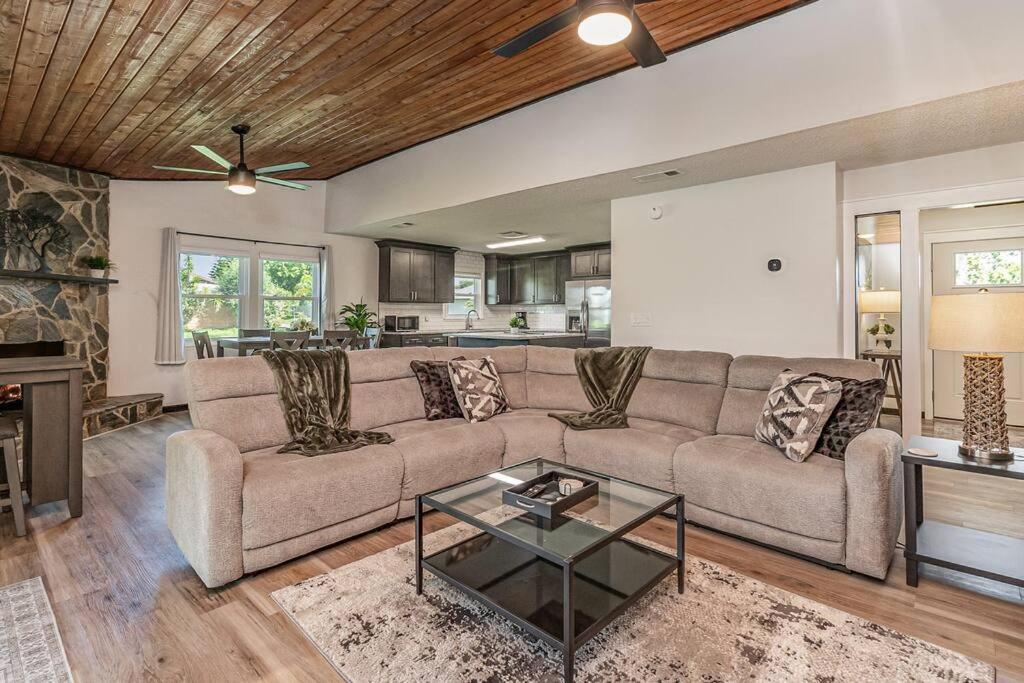 Three-Bedroom House photo 2