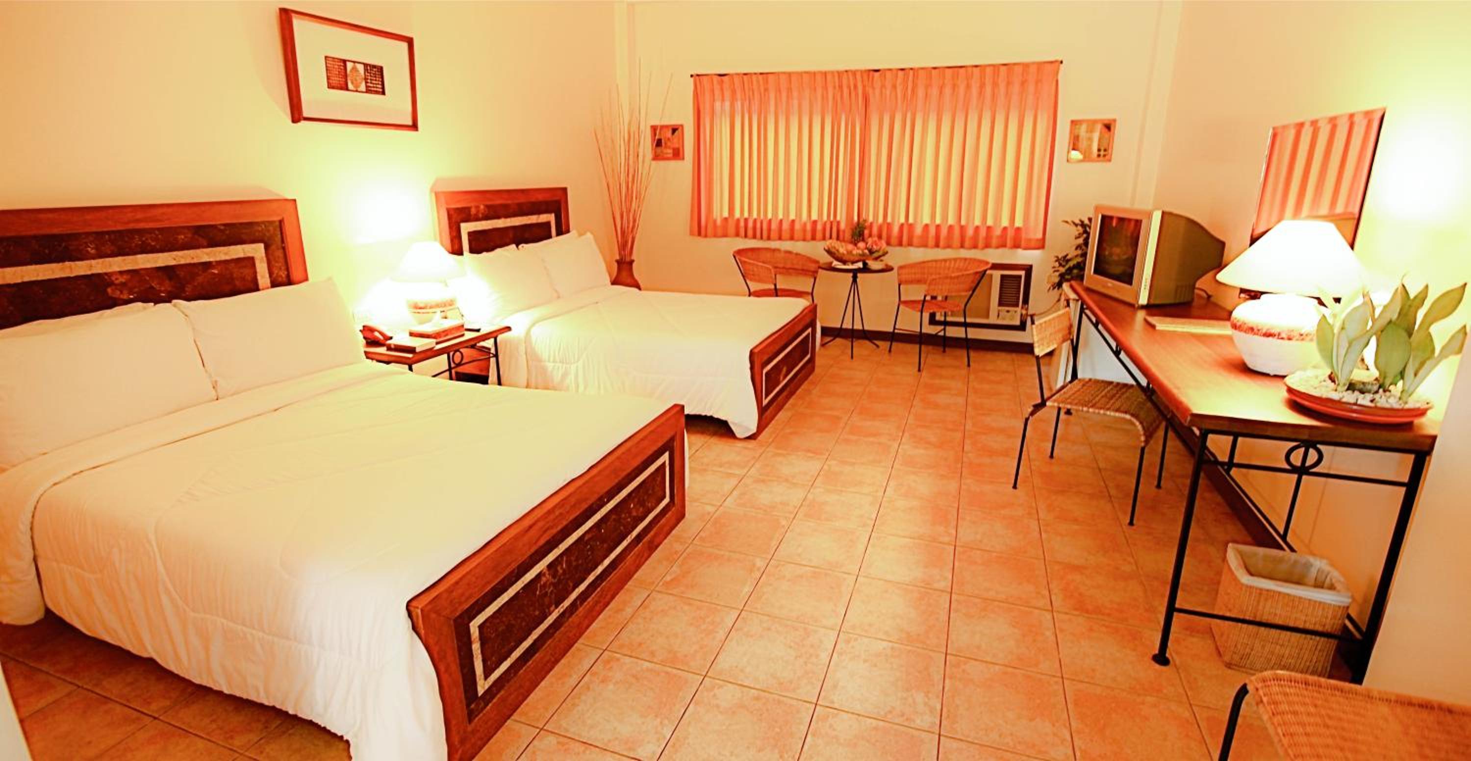 Deluxe Family Room (2 Adults + 1 Child) - Photo 4