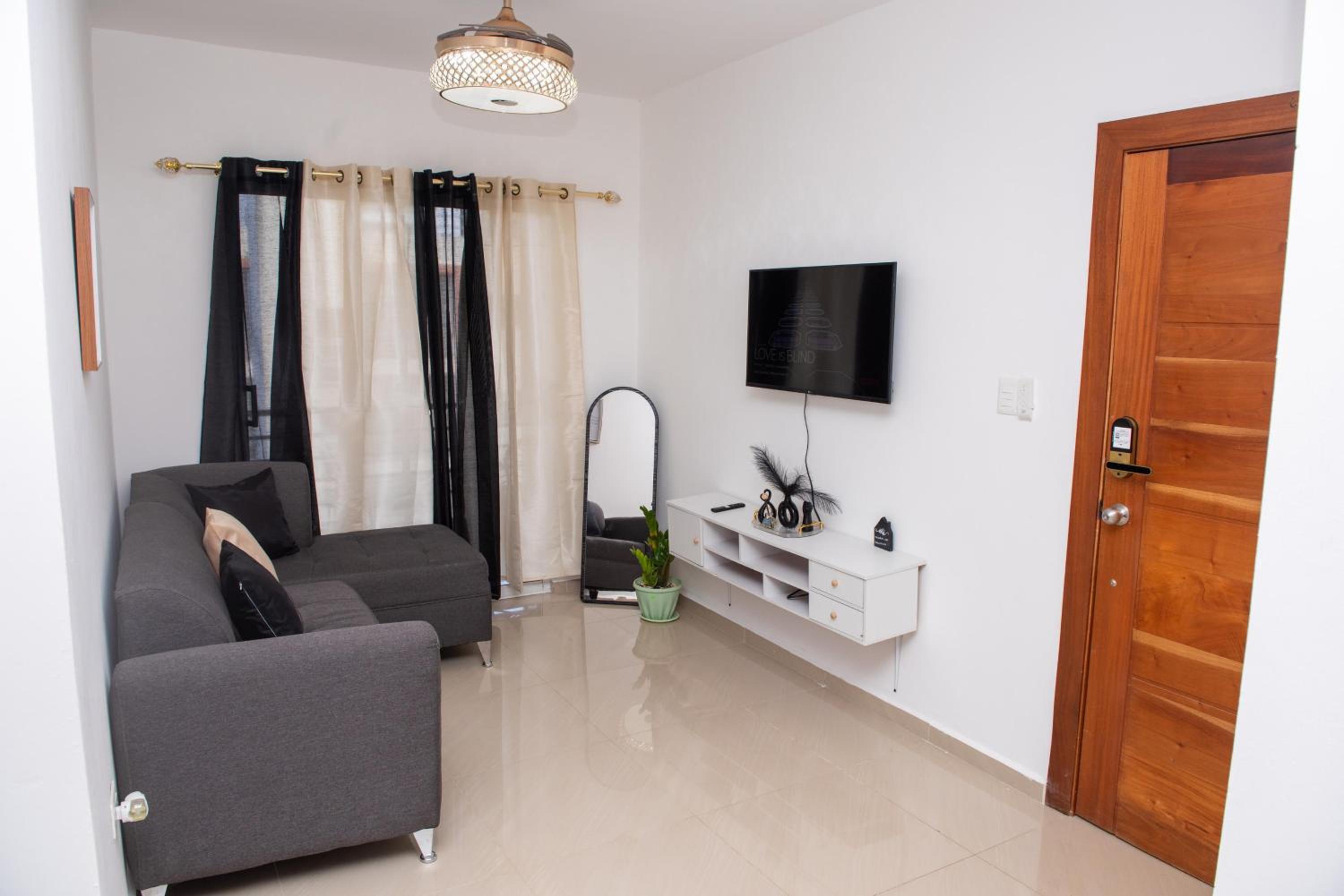 One-Bedroom Apartment photo 1