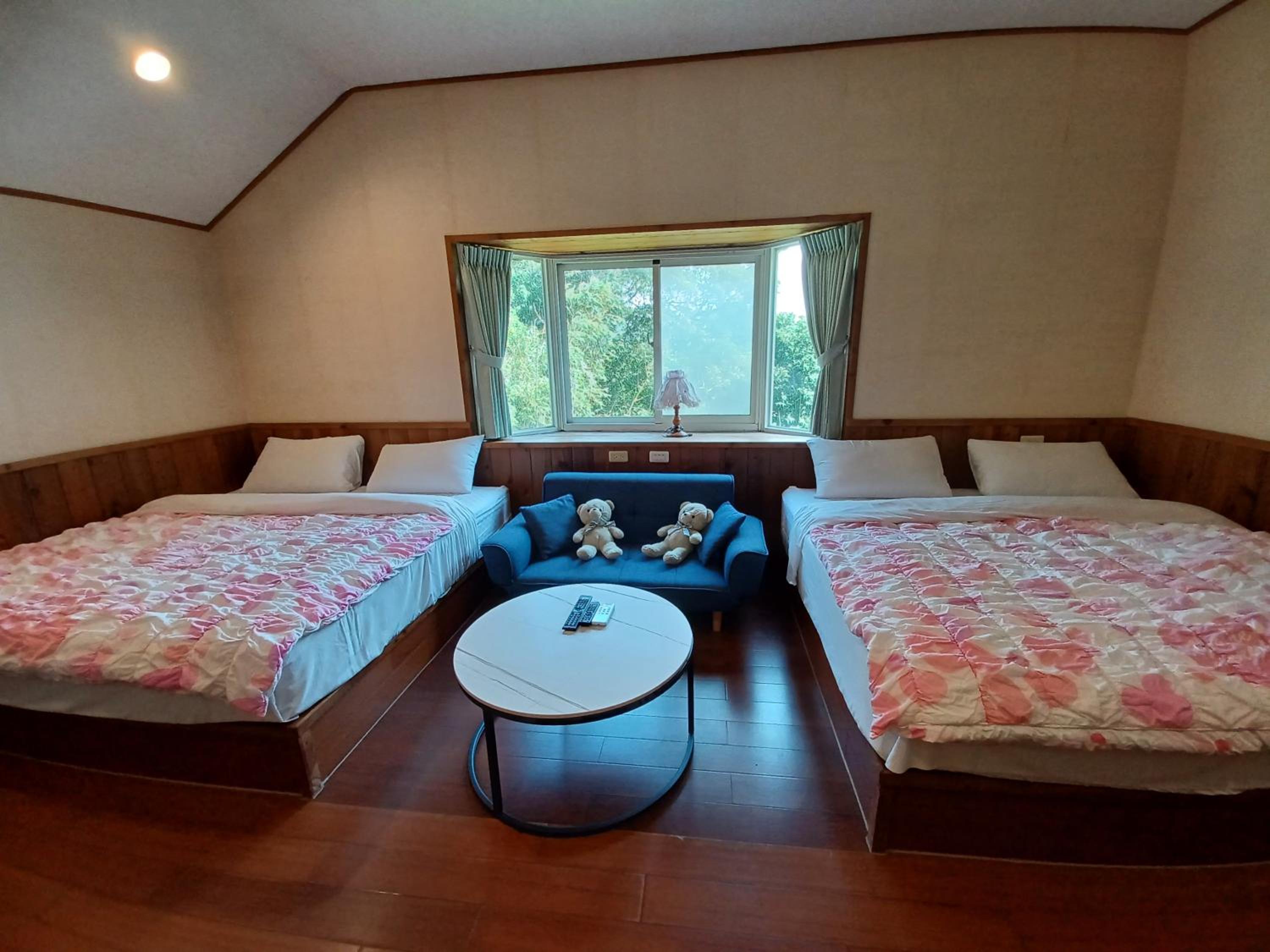 Quadruple Room with Mountain View photo 1