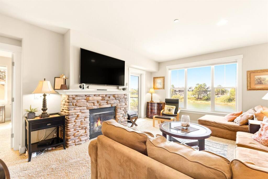 Two-Bedroom Apartment with Water View photo 1