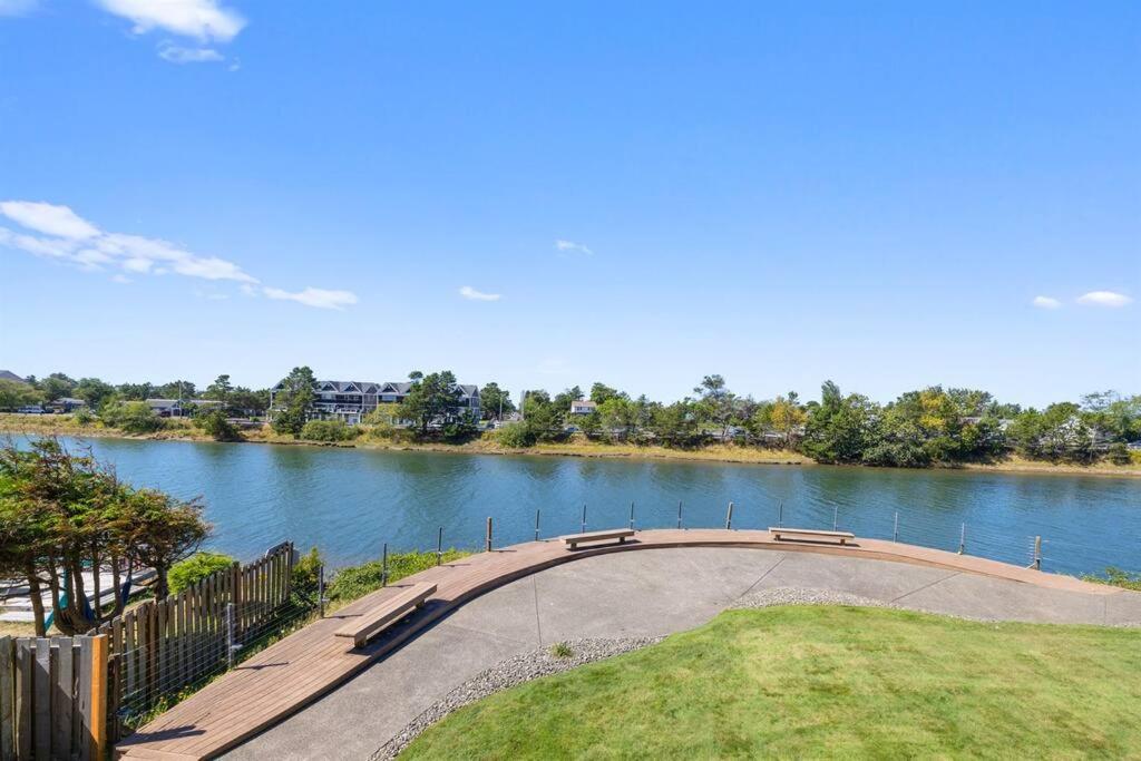 Two-Bedroom Apartment with Water View photo 3