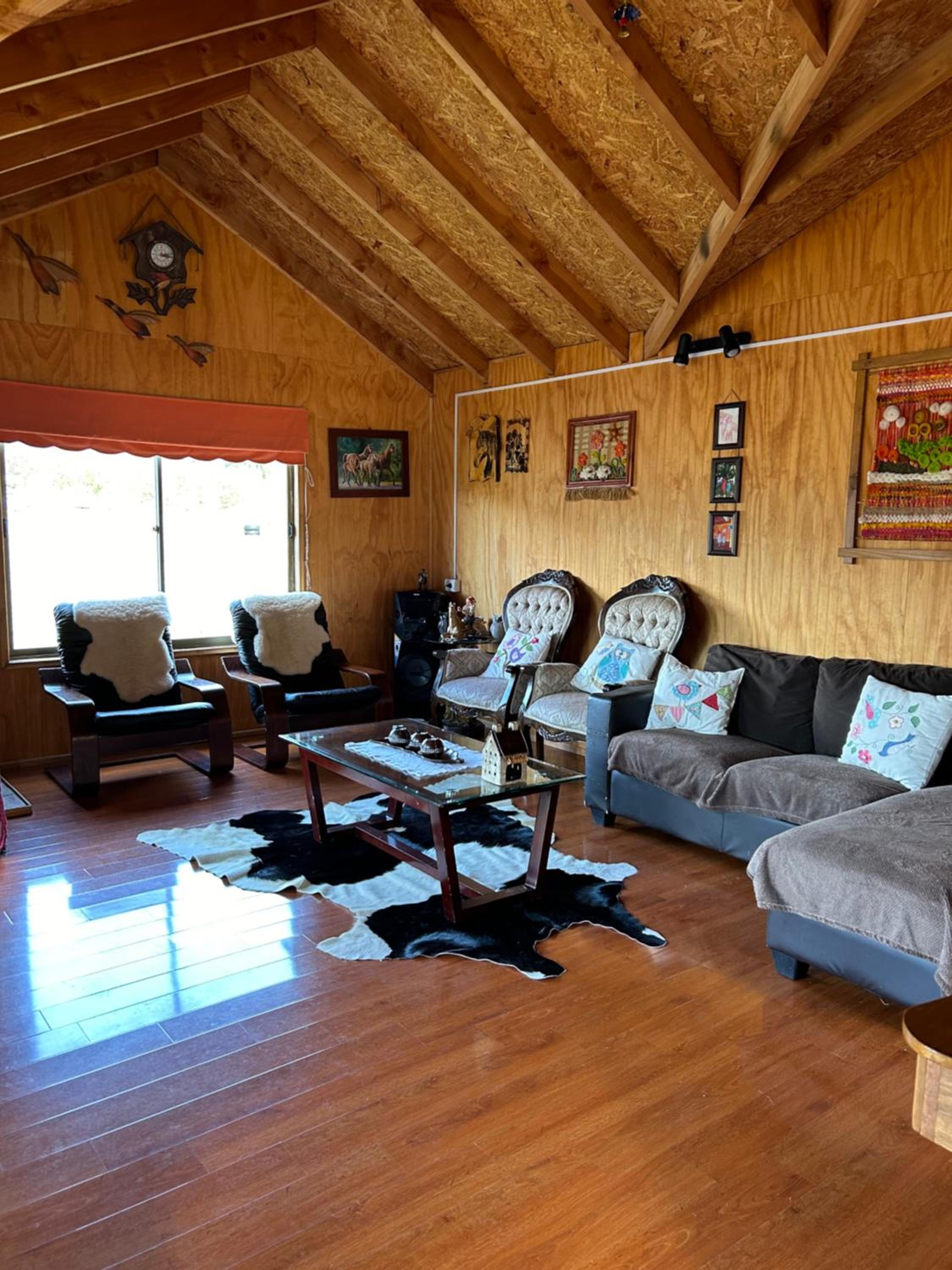 Three-Bedroom House photo 3