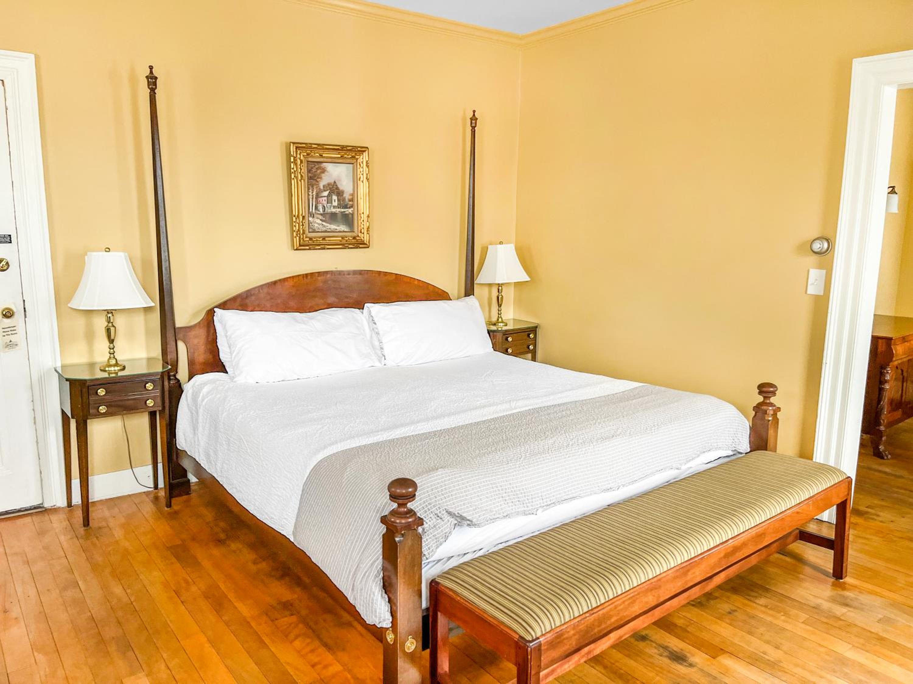 Deluxe King Room photo 1