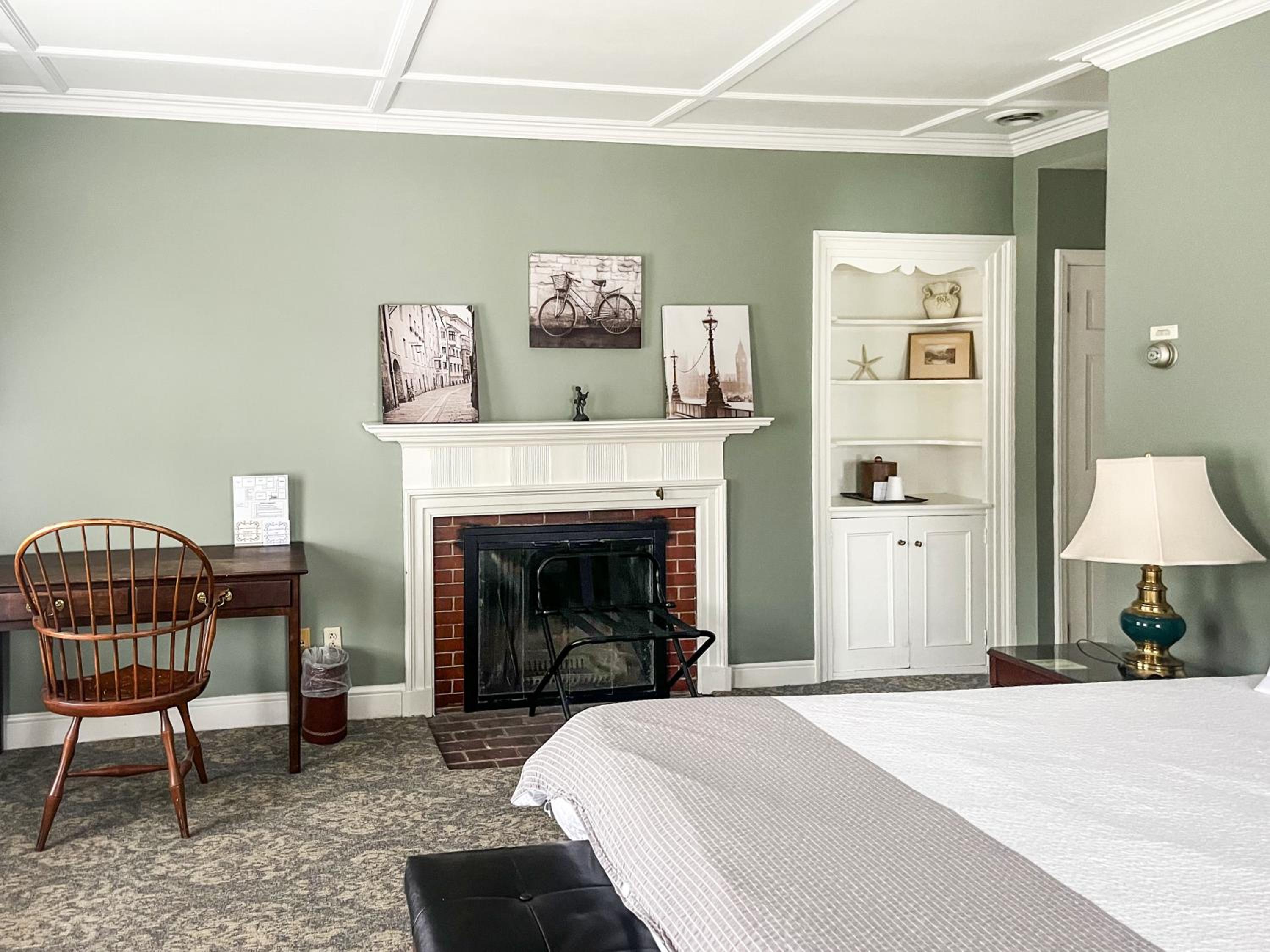 Deluxe King Room photo 2