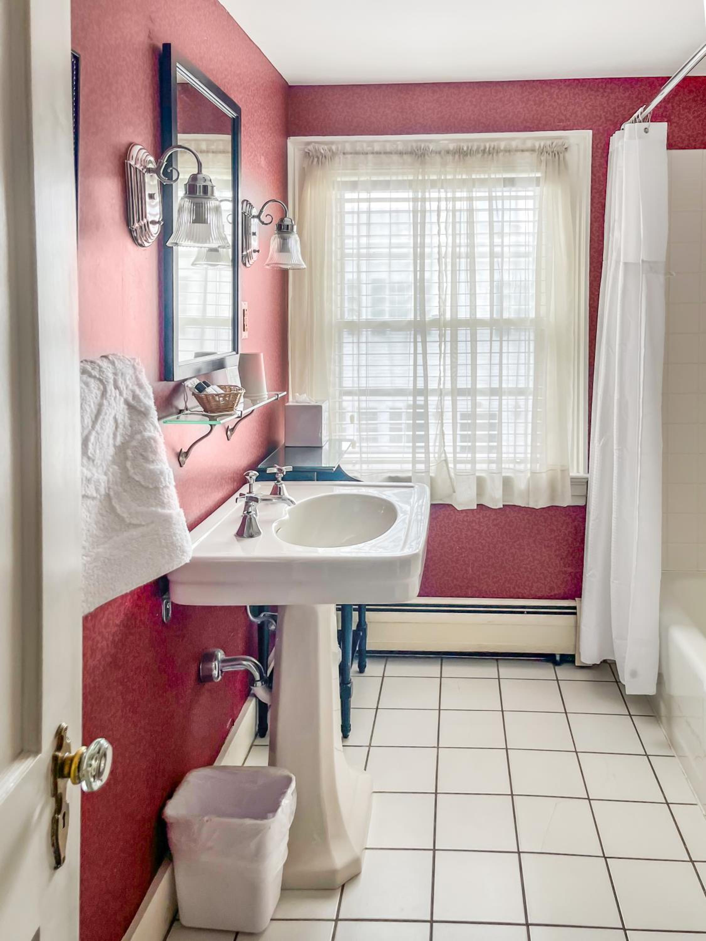 Deluxe King Room photo 3