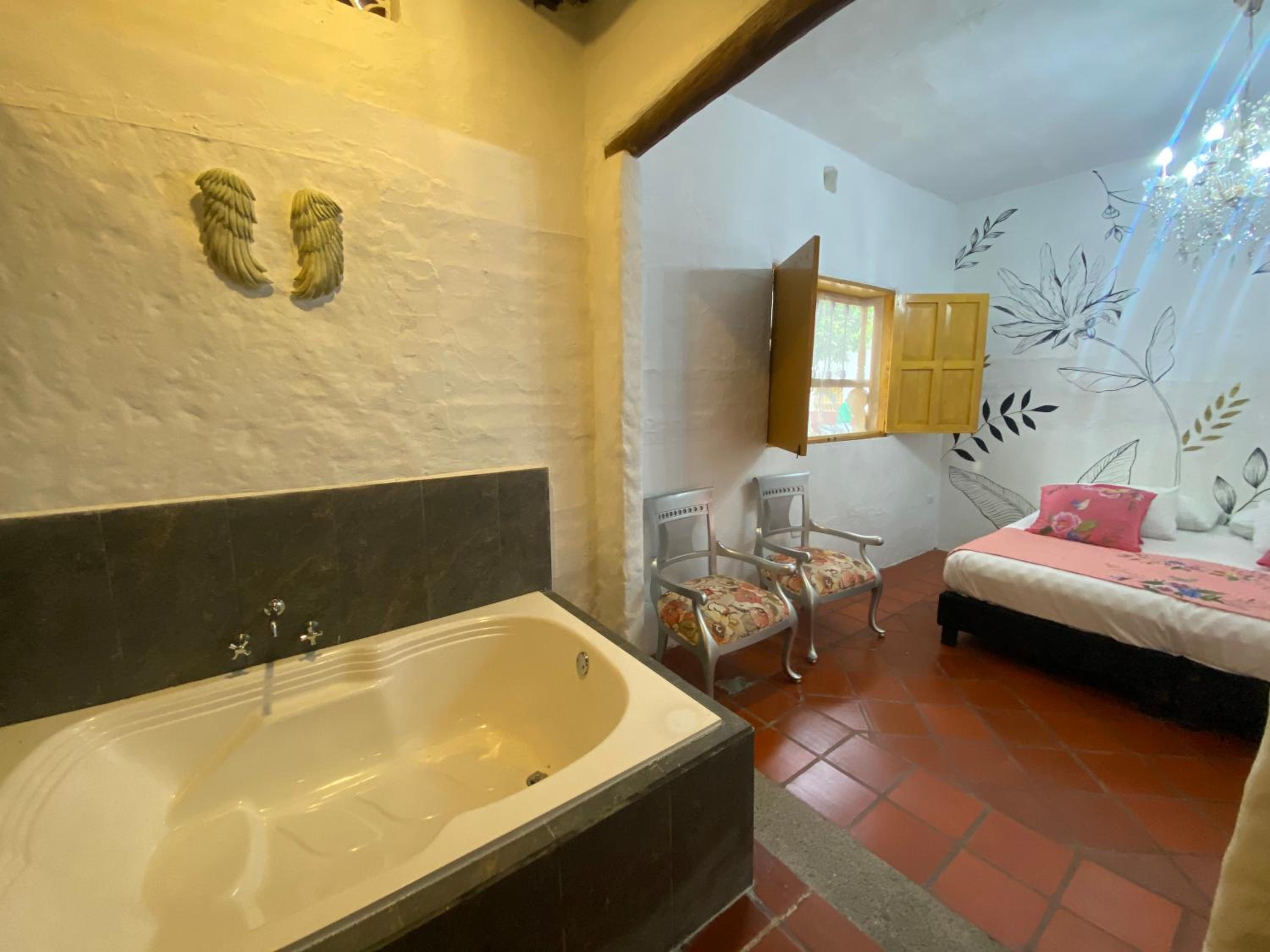 Deluxe King Suite photo 1