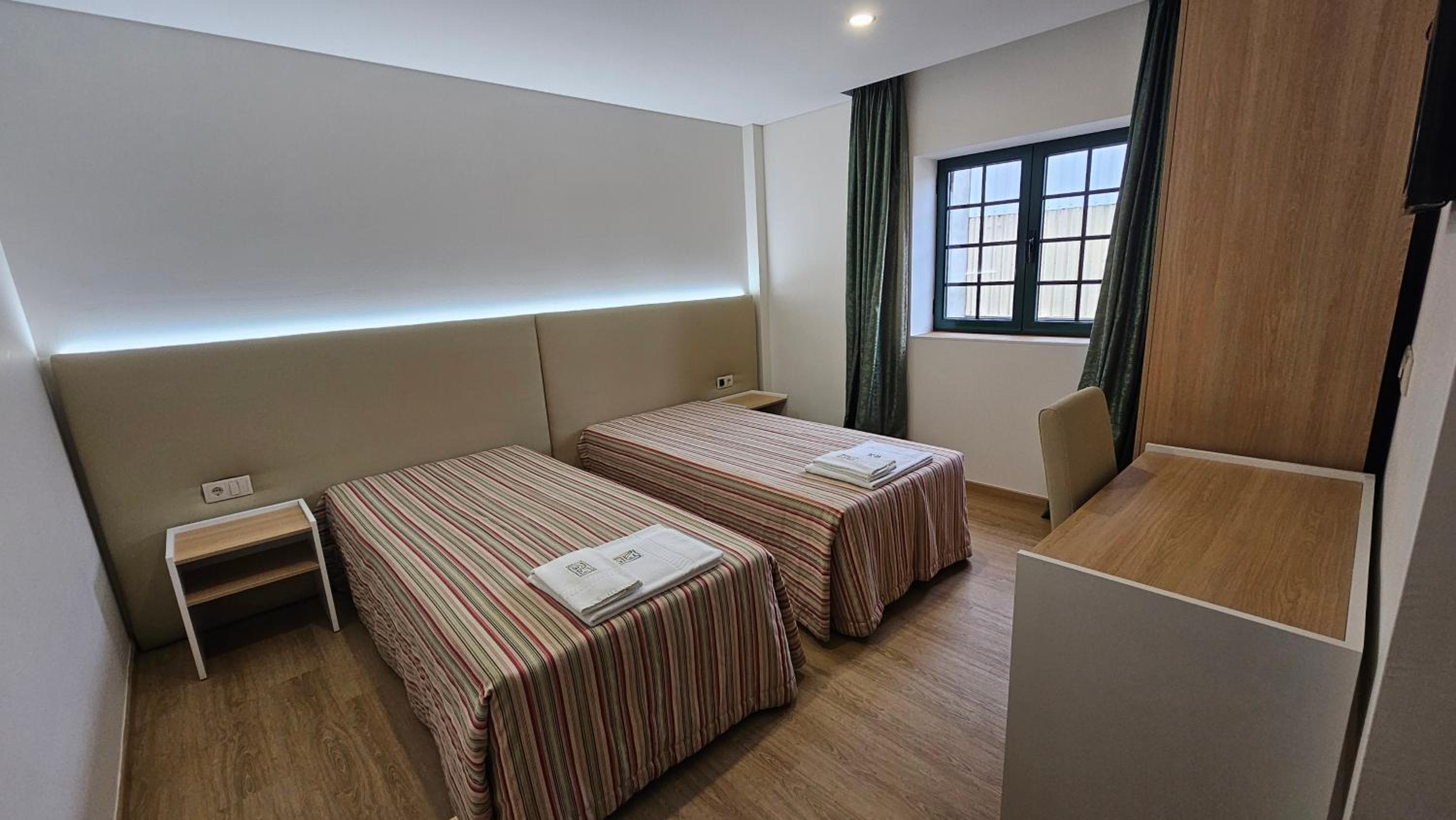 Twin Room - Photo 1