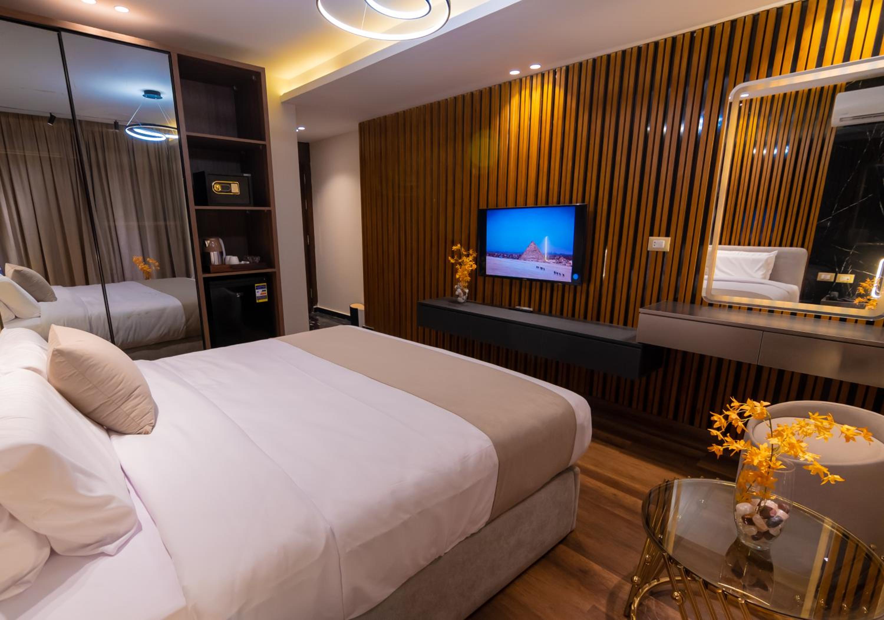 Deluxe Queen Room photo 2