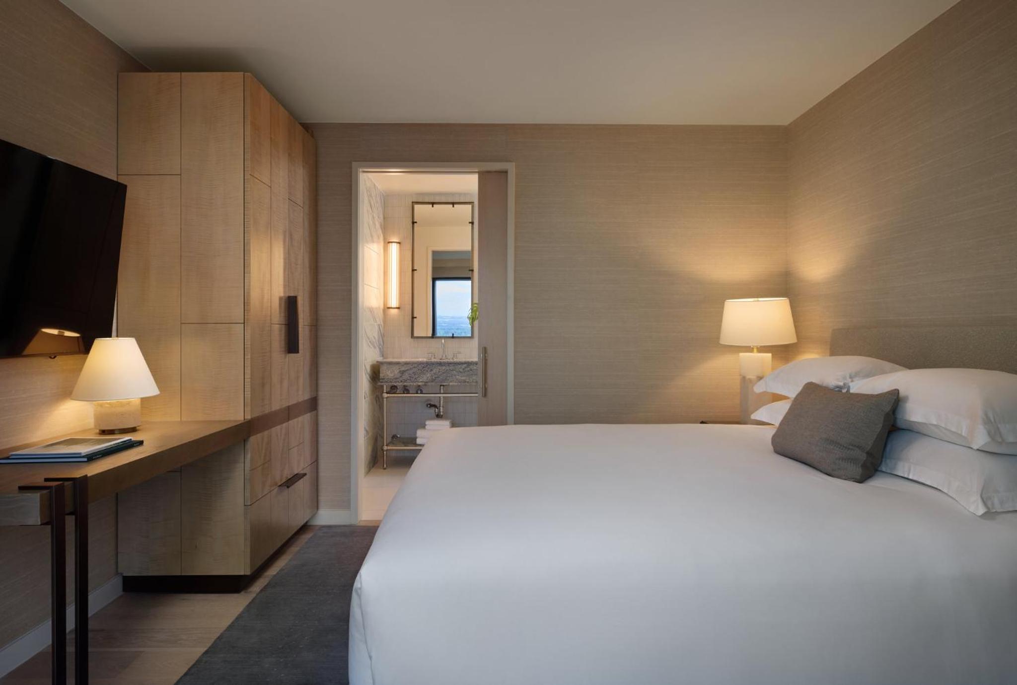 Suite, 1 Bedroom, Roll-in Shower (Mobility Accessible) thumbnail 6
