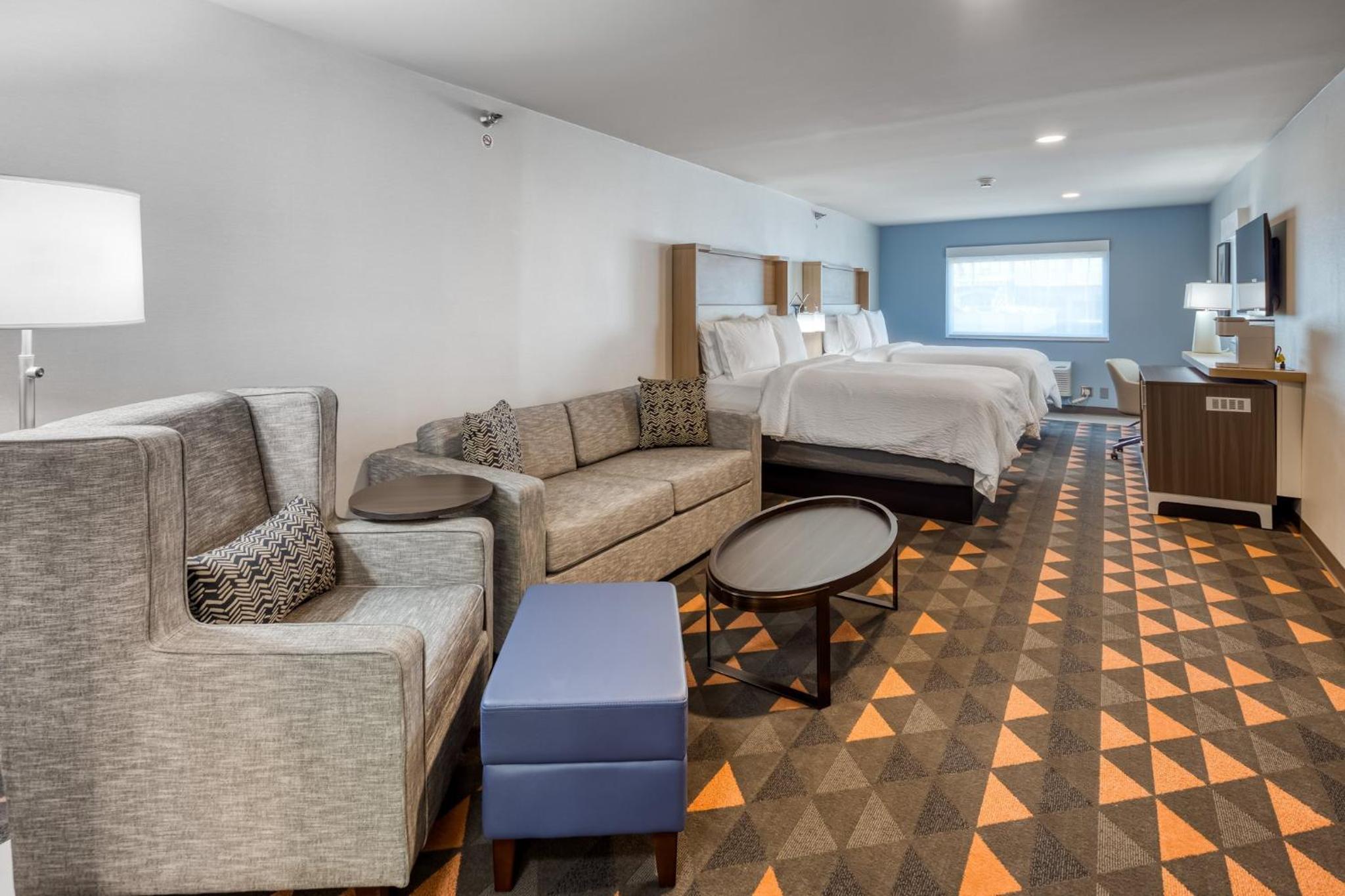 Queen Suite with Two Queen Beds - Photo 5