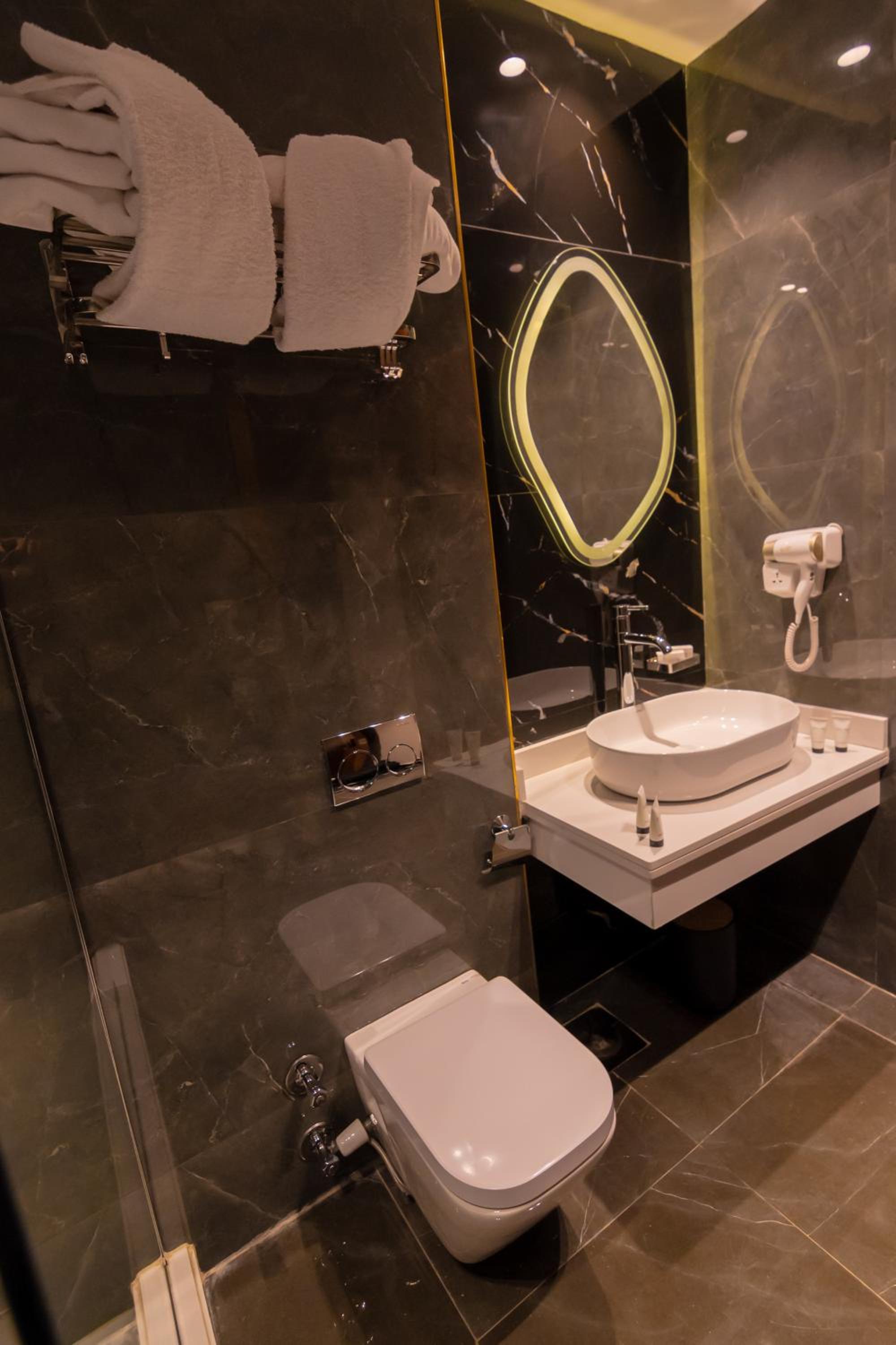 Suite with City View photo 2
